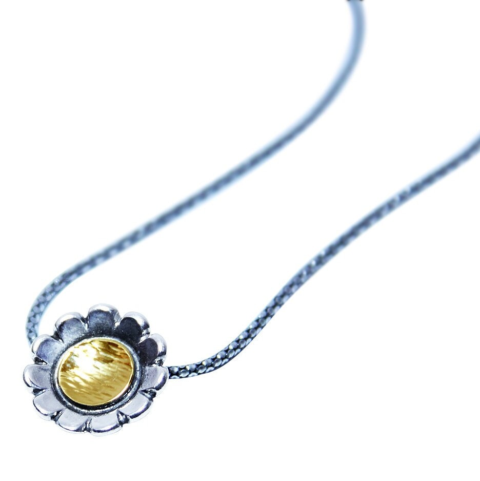 sterling Silber Blumen Halskette 9K Gold Akzent, Handgemacht von NellyJewelryShop