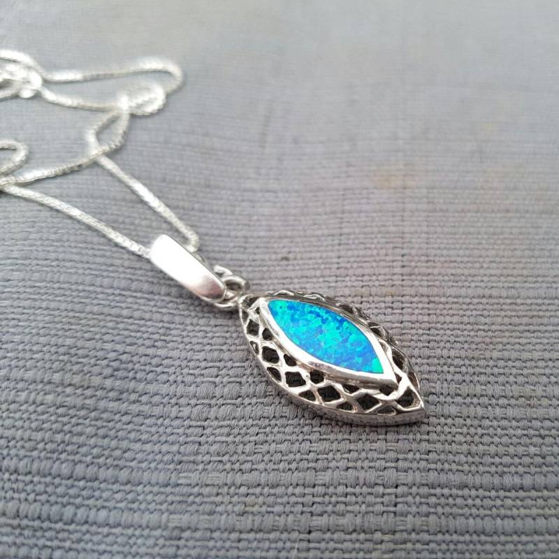 sterling Silber Eye Opal Anhänger Halskette Blauer Feueropal Schmuck von NellyJewelryShop