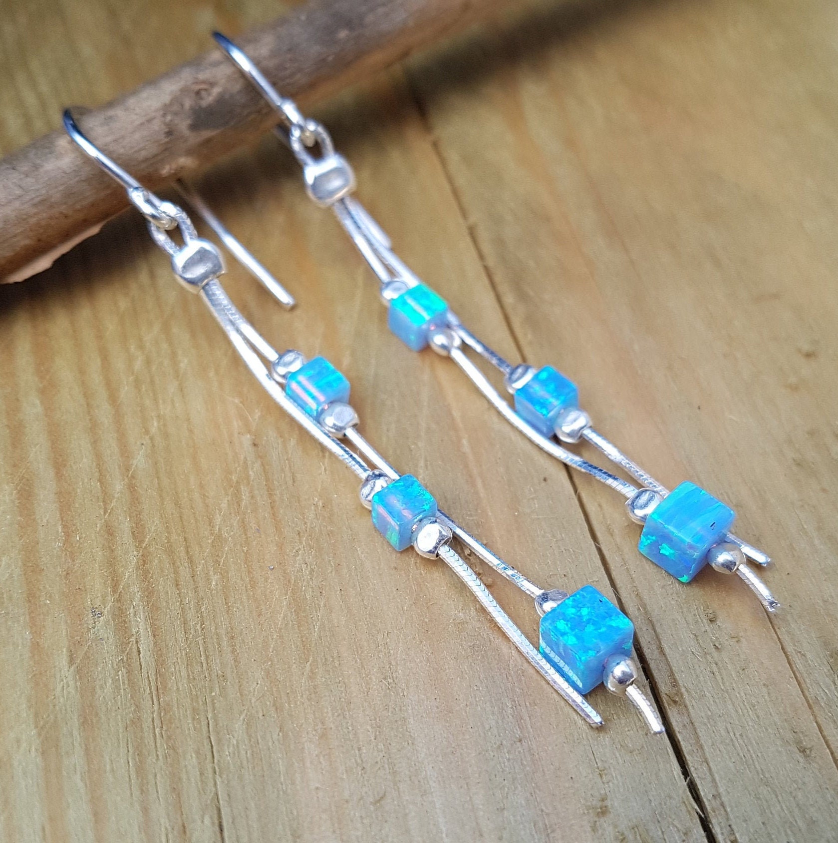 Handgefertigte Sterling Silber Ohrringe Natürliche Opal Würfel Perlen von NellyJewelryShop