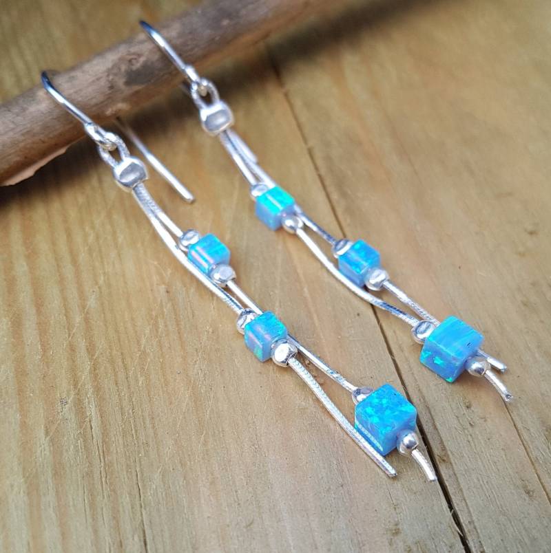 Handgefertigte Sterling Silber Ohrringe Natürliche Opal Würfel Perlen von NellyJewelryShop