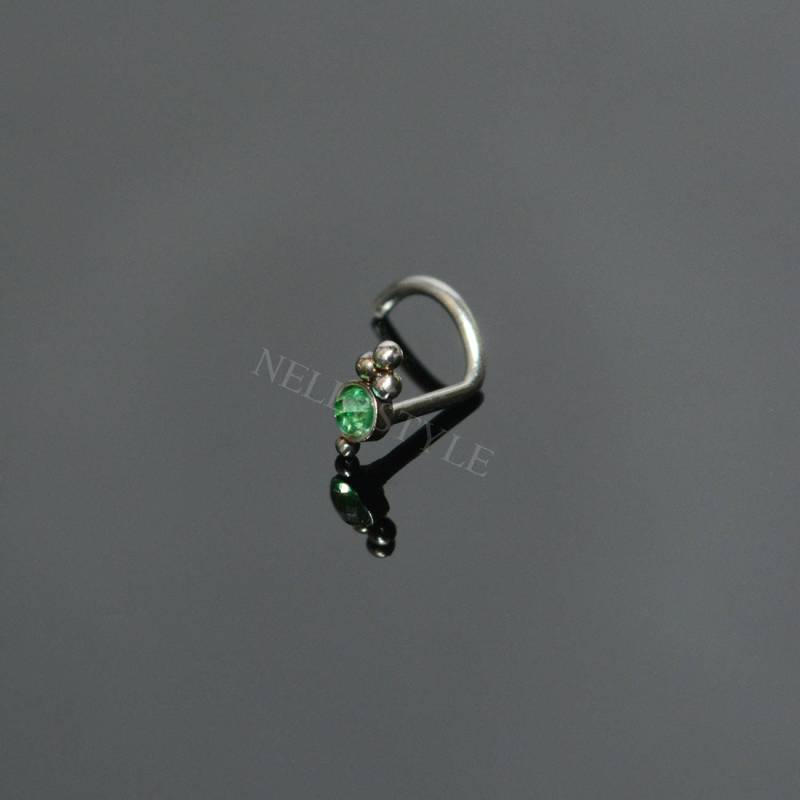 Nasenstecker Aus Chirurgenstahl Mit Cz-Edelstein - Dient Als Tragusring, Knorpel-Ohrläppchen-Helix-Ohrring von NellySteelPiercing