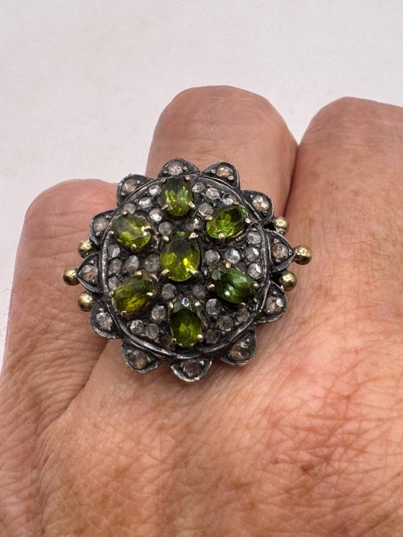 Antike Peridot Old Mine Cut Diamant Gothic 14K Gelb Gold Ring von NemesisJewelryNYC