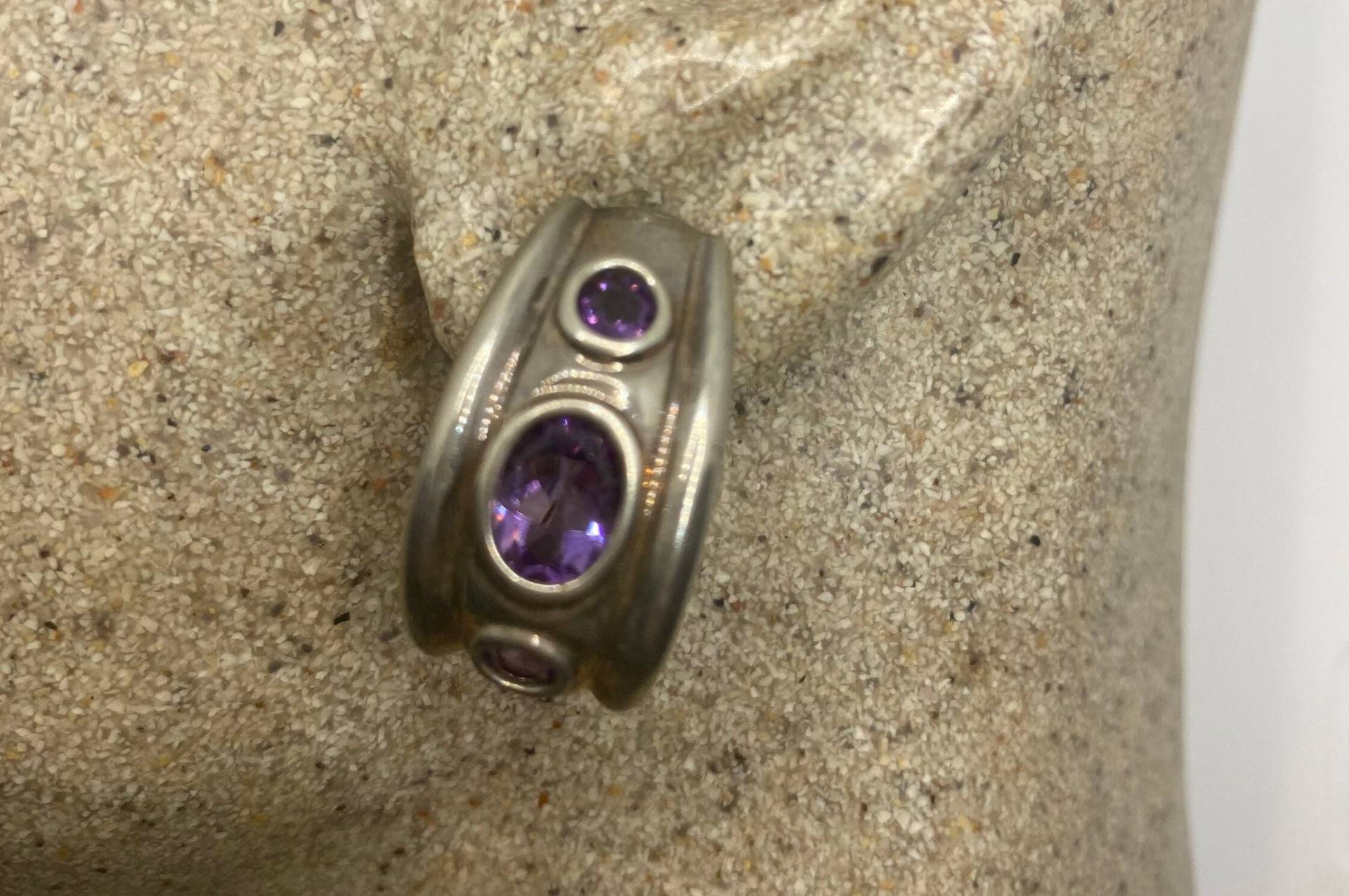 Antike Vintage Amethyst 925 Sterling Silber Omega Clip Auf Knopf Ohrringe Durchbohrt von NemesisJewelryNYC