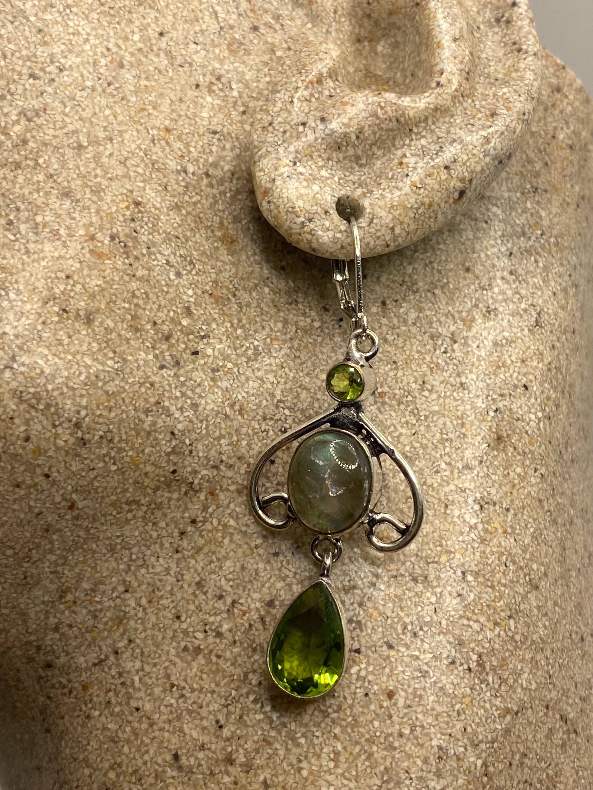 Antike Vintage Grün Labradorit Peridot Silber Ohrringe von NemesisJewelryNYC