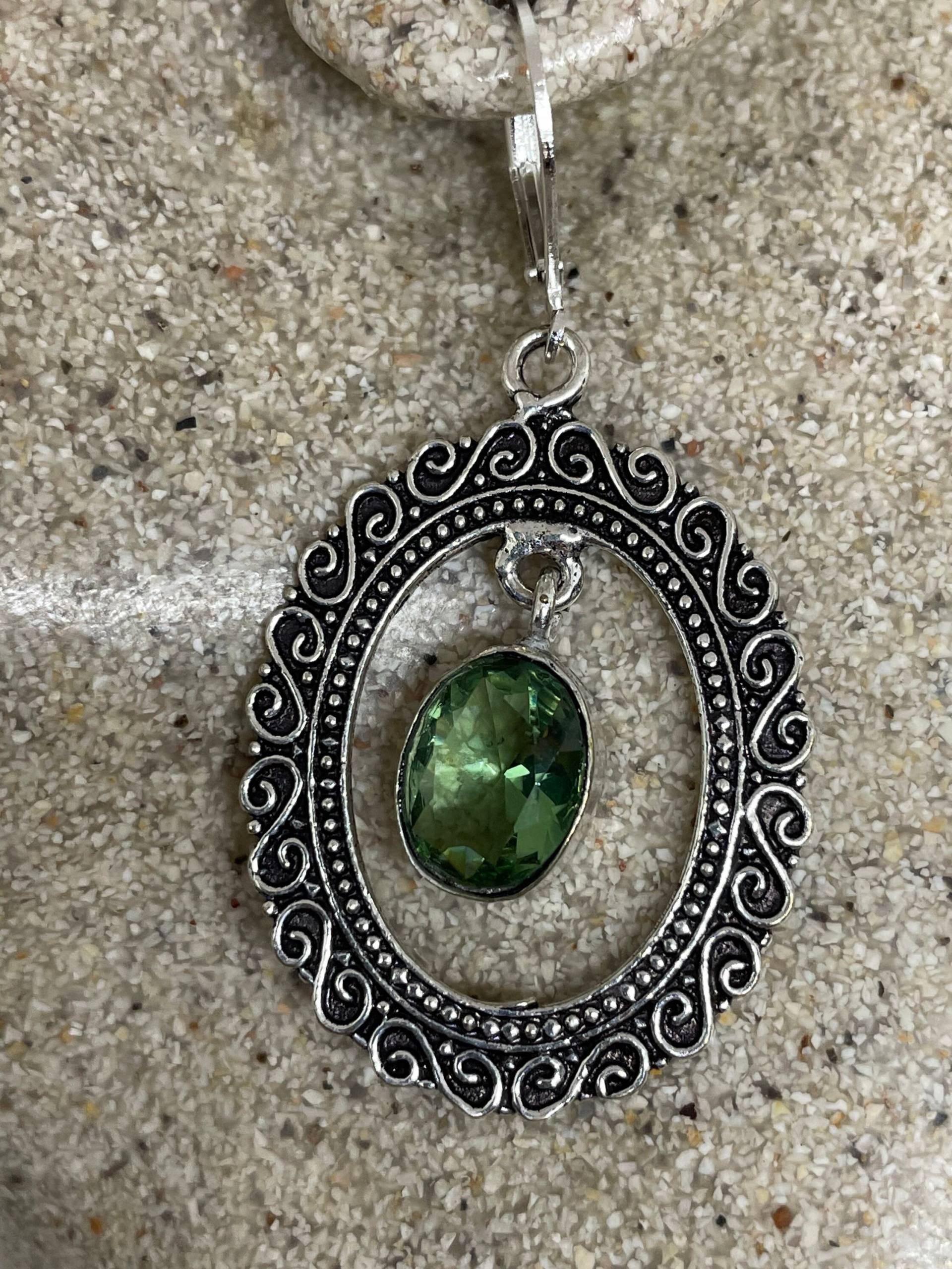 Antike Vintage Grüne Peridot Silber Ohrringe von NemesisJewelryNYC