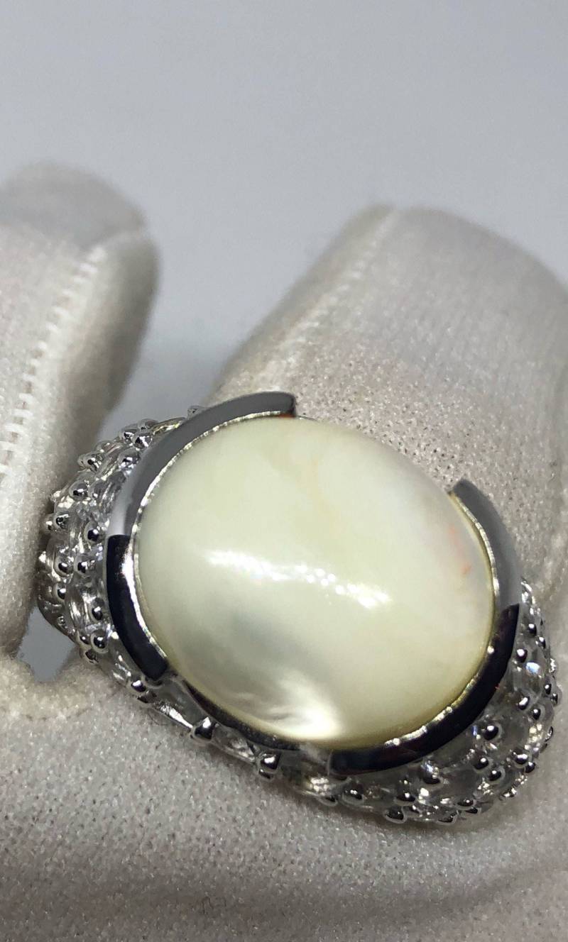 Antiker Weißer Perlmutt-Filigraner Saphir-sterlingsilberring von NemesisJewelryNYC