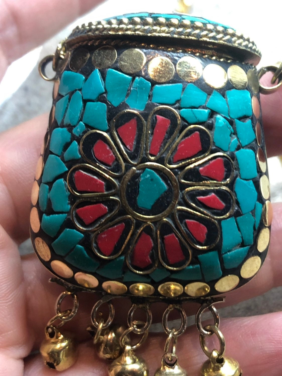 Bronze Mojo Bag Handgemachte Weinlese-Mosaik-Edelstein-Anhänger-Halskette von NemesisJewelryNYC