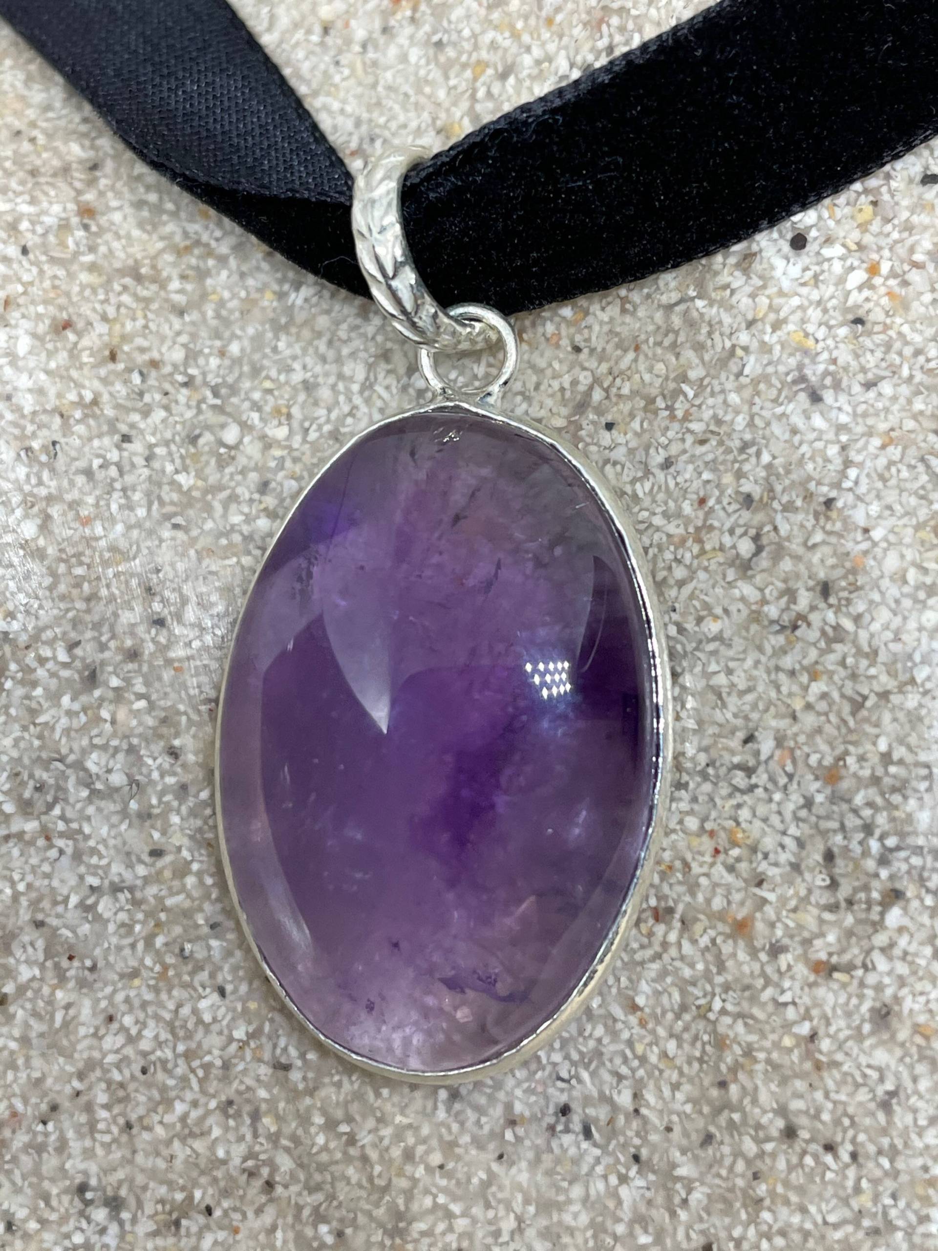 Cabochon Cut Tropfen Tief Lila Echte Amethyst Halskette von NemesisJewelryNYC