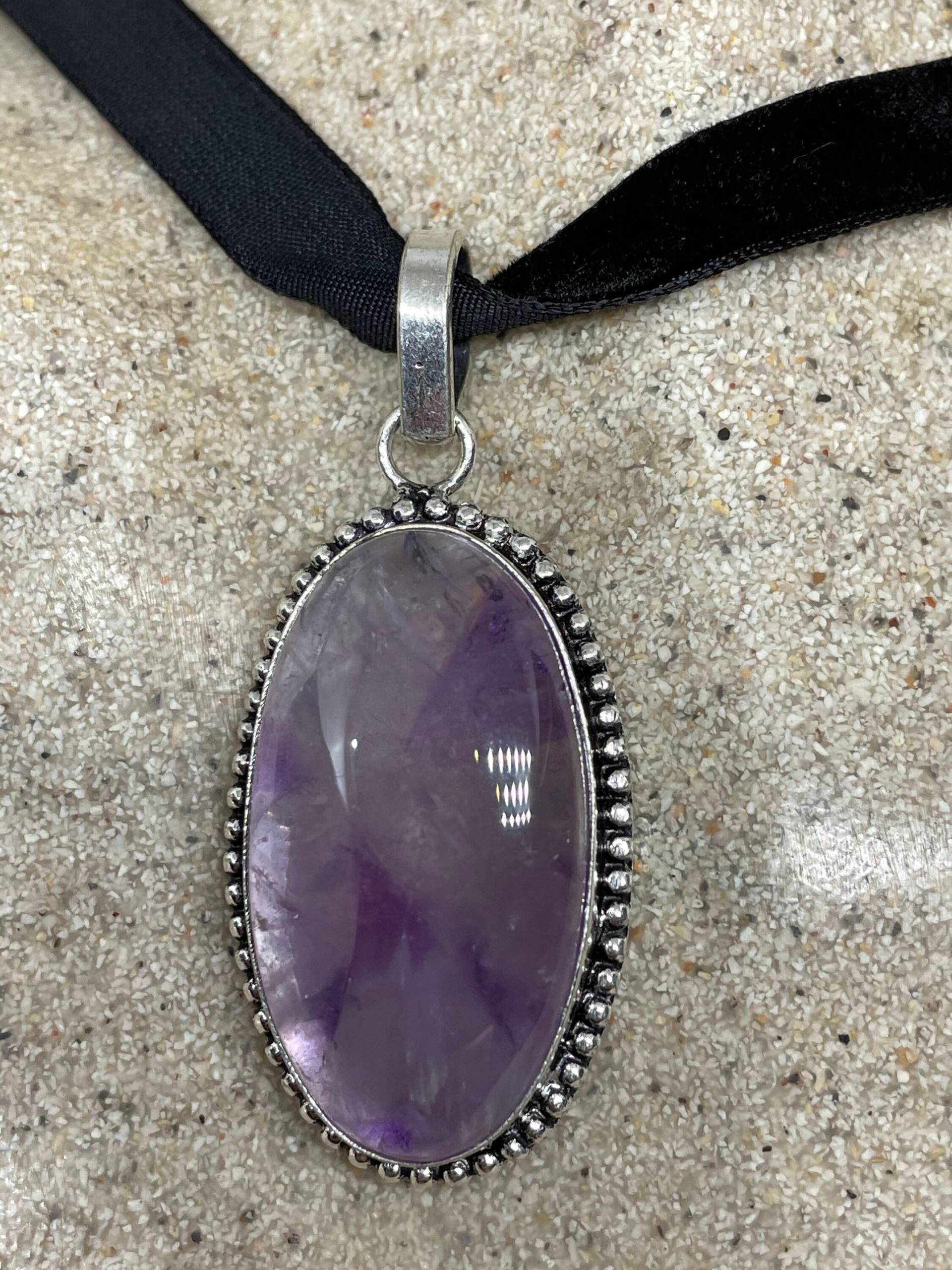 Cabochon Cut Tropfen Tief Lila Echte Amethyst Halskette von NemesisJewelryNYC