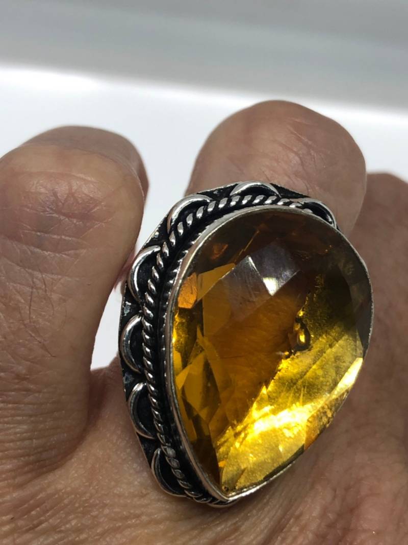 Goldener Vintage Glasring, Kunstsilber, Größe 7, 5 von NemesisJewelryNYC