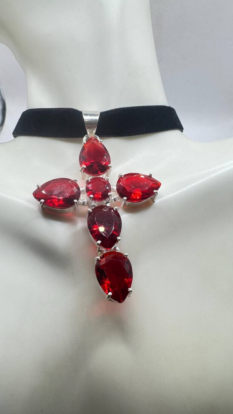 Großer Handgemachter Vintage Gothic Orange Carnilian Silber Bronze Anhänger Schwarzes Samt Halsband von NemesisJewelryNYC