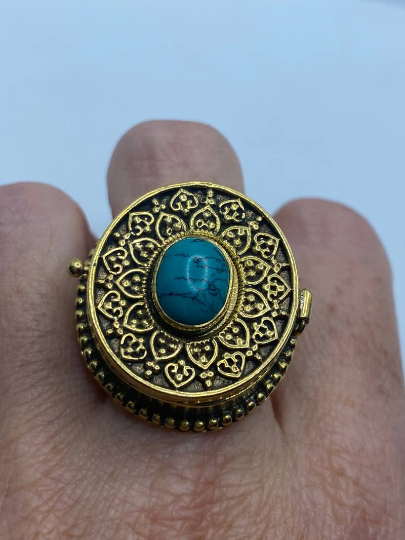 Großer Stein Schlagring Gift Pillbox Verstellbarer Ring von NemesisJewelryNYC