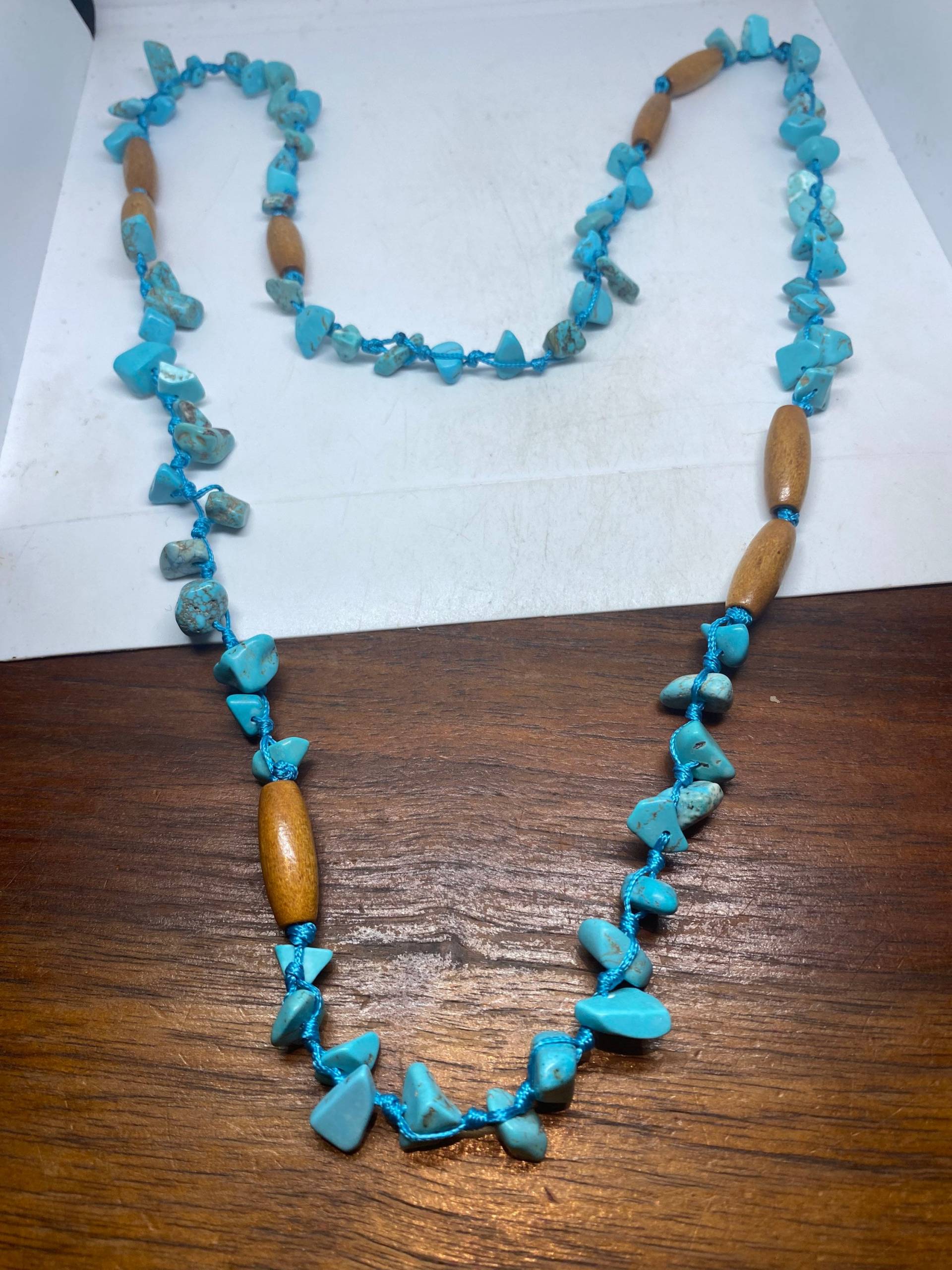 Handgeknüpfte Vintage Halskette Aus Türkisen Glasperlen Handgeknüpfte Vintage Halskette Aus Türkisen Glasperlen von NemesisJewelryNYC