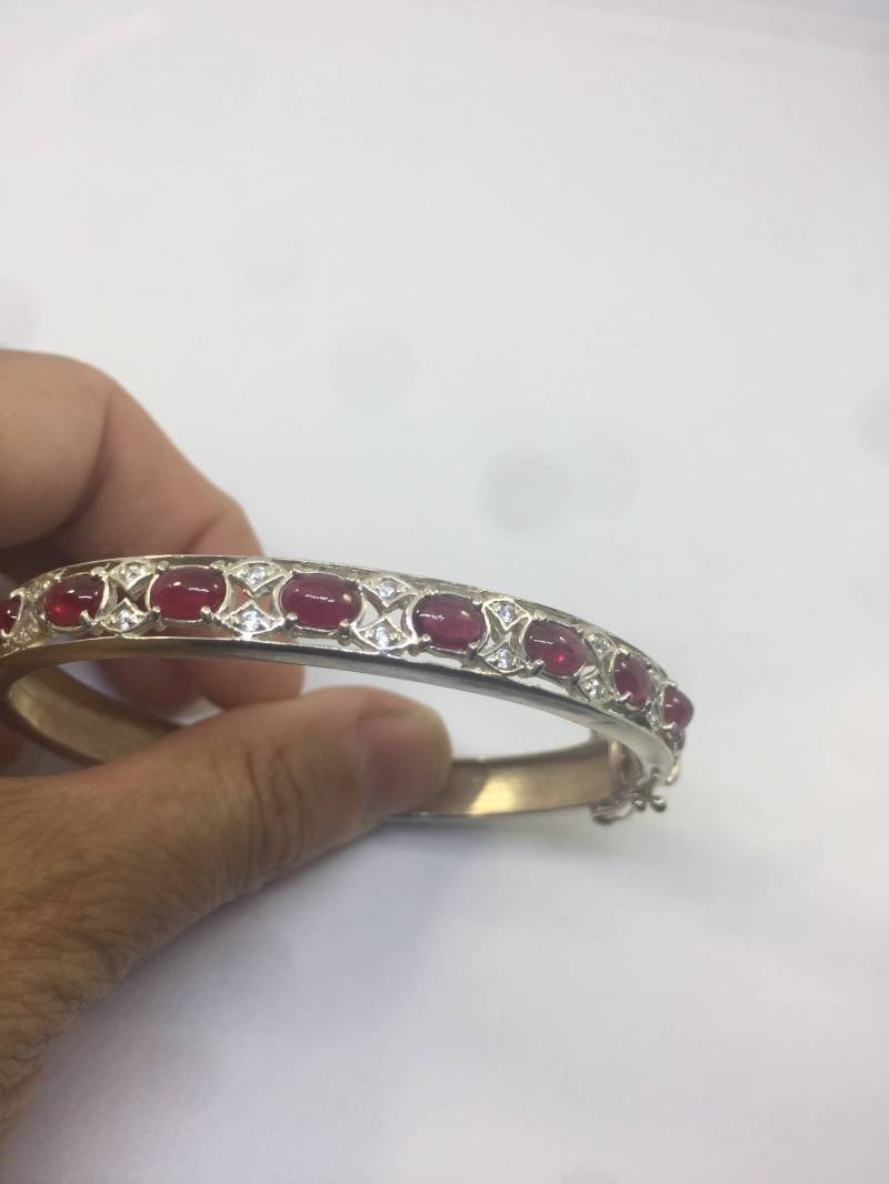 Handgemachtes Echtes Weiß Saphir Und Rubin in 925 Sterling Silber Armreif von NemesisJewelryNYC