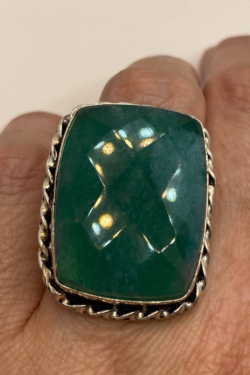 Roher Grüner Smaragd Weiß Bronze Silber Vintage Cocktail Ring Größe 8 von NemesisJewelryNYC