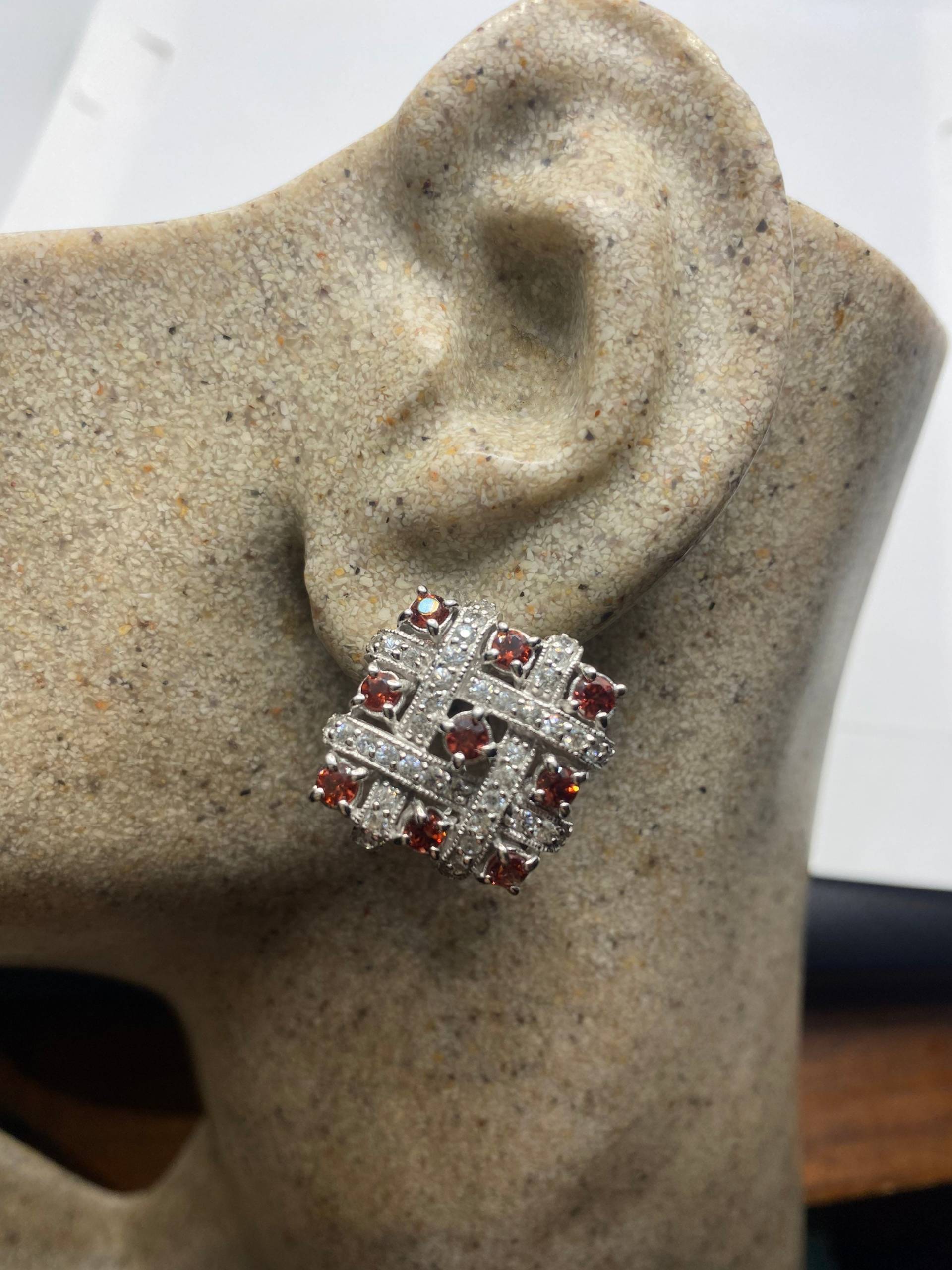 Vintage 925 Sterling Silber Boho Granat Ohrringe Vintage 925 Sterling Silber Boho Granat Ohrringe von NemesisJewelryNYC