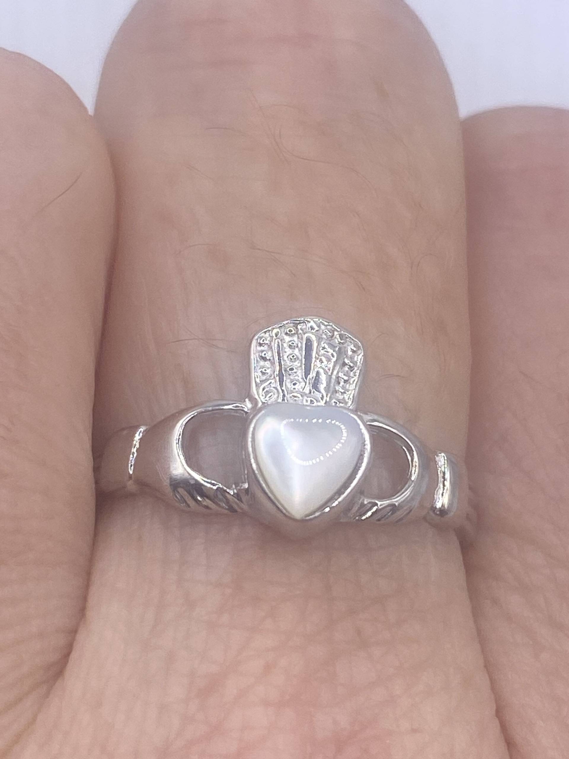 Vintage 925 Sterling Silber Perlmutt Cladaugh Ring von NemesisJewelryNYC