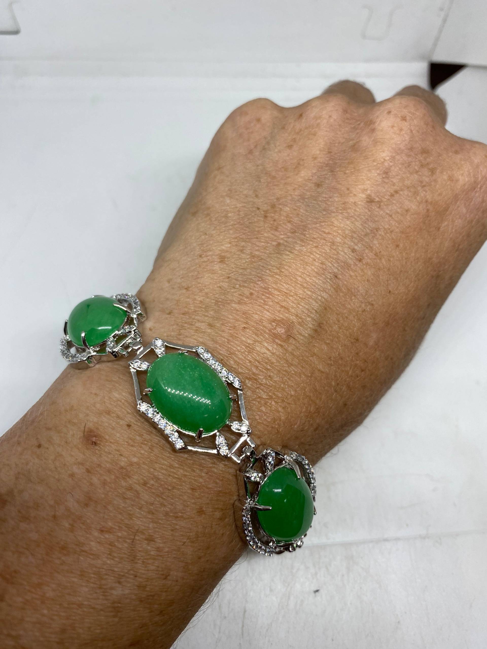 Vintage-Armband Aus Grüner Jade-Silber-Weiß-Bronze von NemesisJewelryNYC