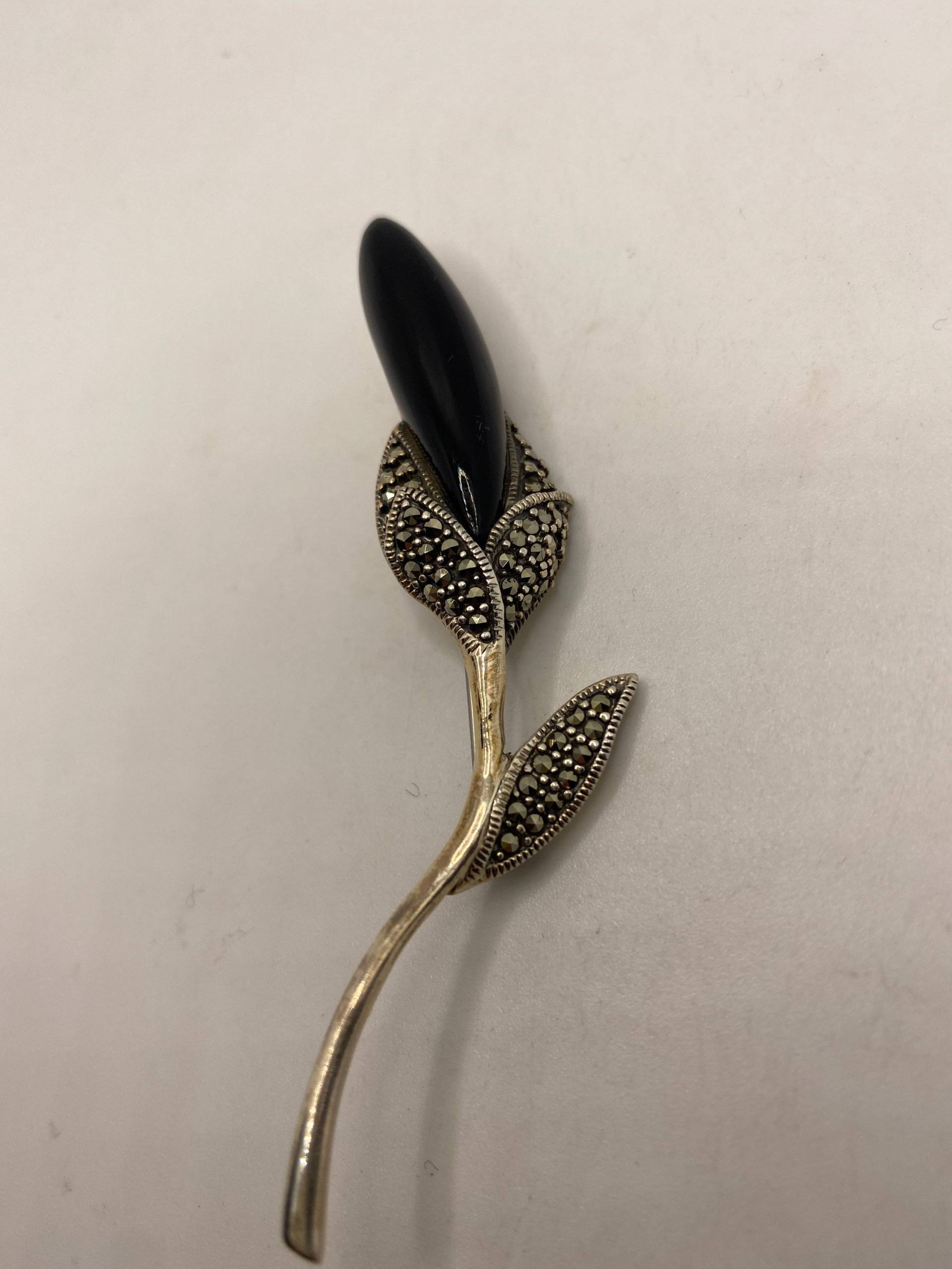 Vintage Black Onyx Blume Markasit 925 Sterling Silber Brosche von NemesisJewelryNYC