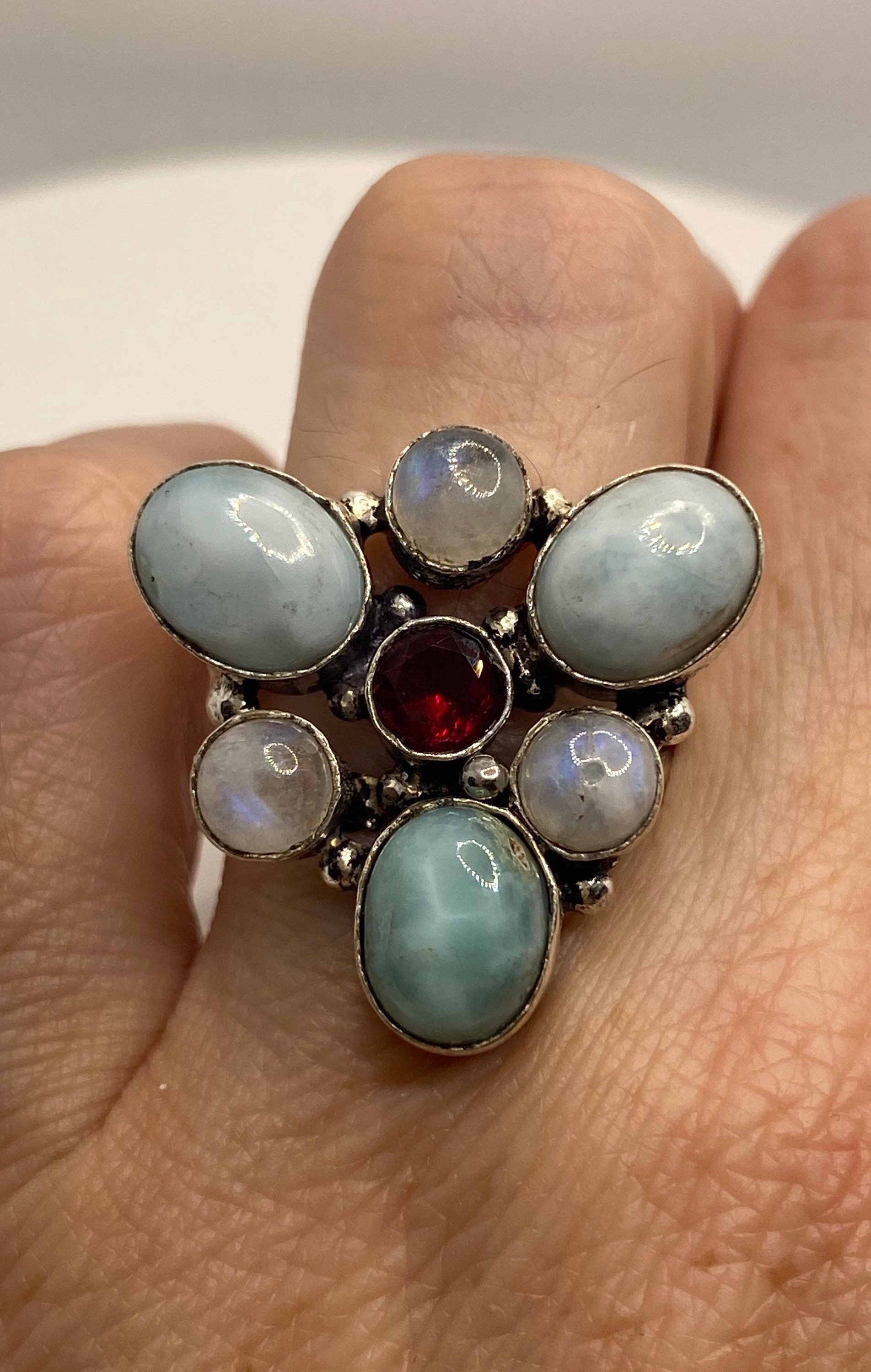 Vintage Blau Larimar Weiß Regenbogen Mondstein Stein Silber Ring von NemesisJewelryNYC