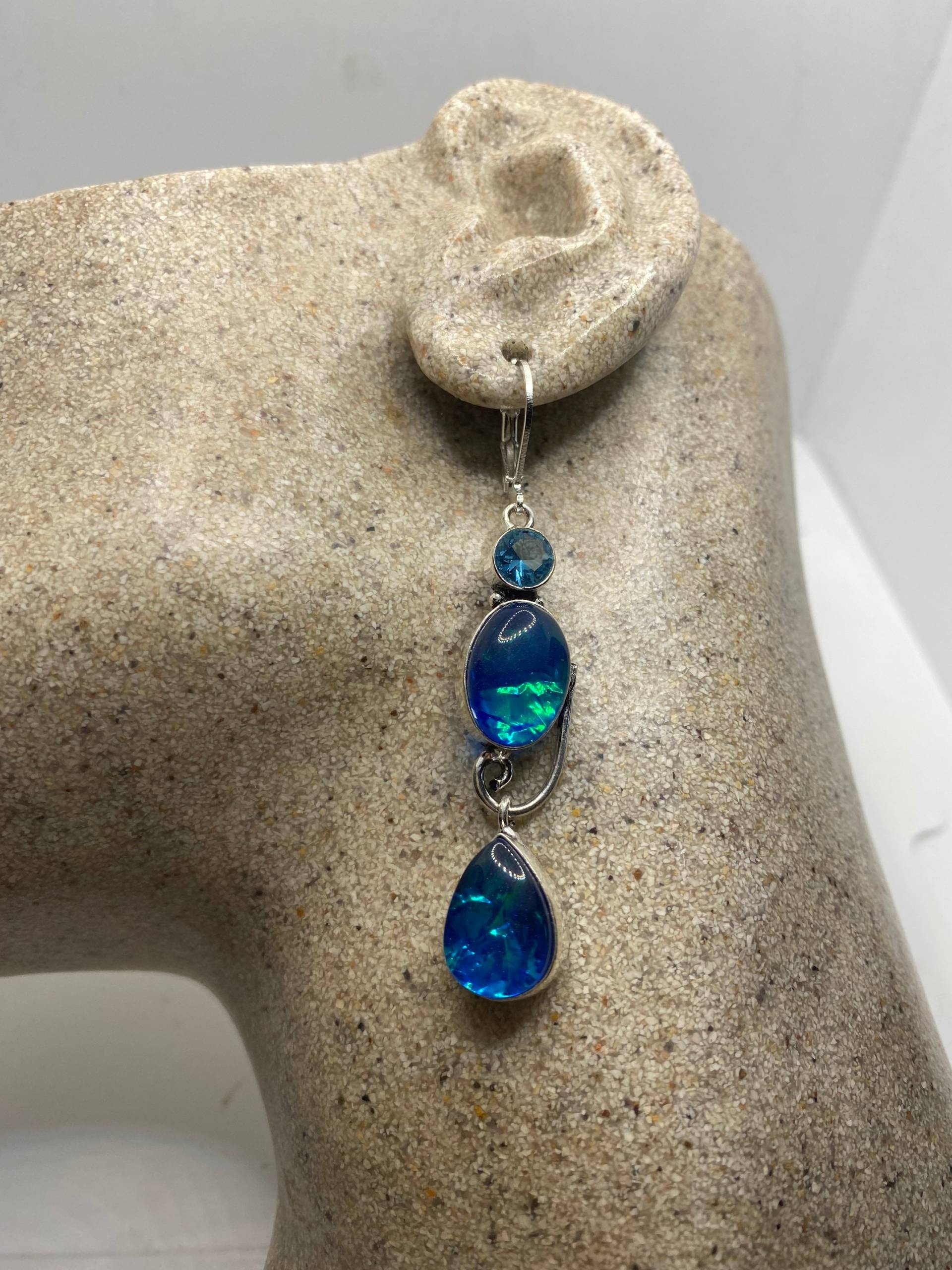 Vintage Blaue Schmetterlings-Flügel Glas Ohrringe 925 Sterling Silber Klappbrisuren von NemesisJewelryNYC