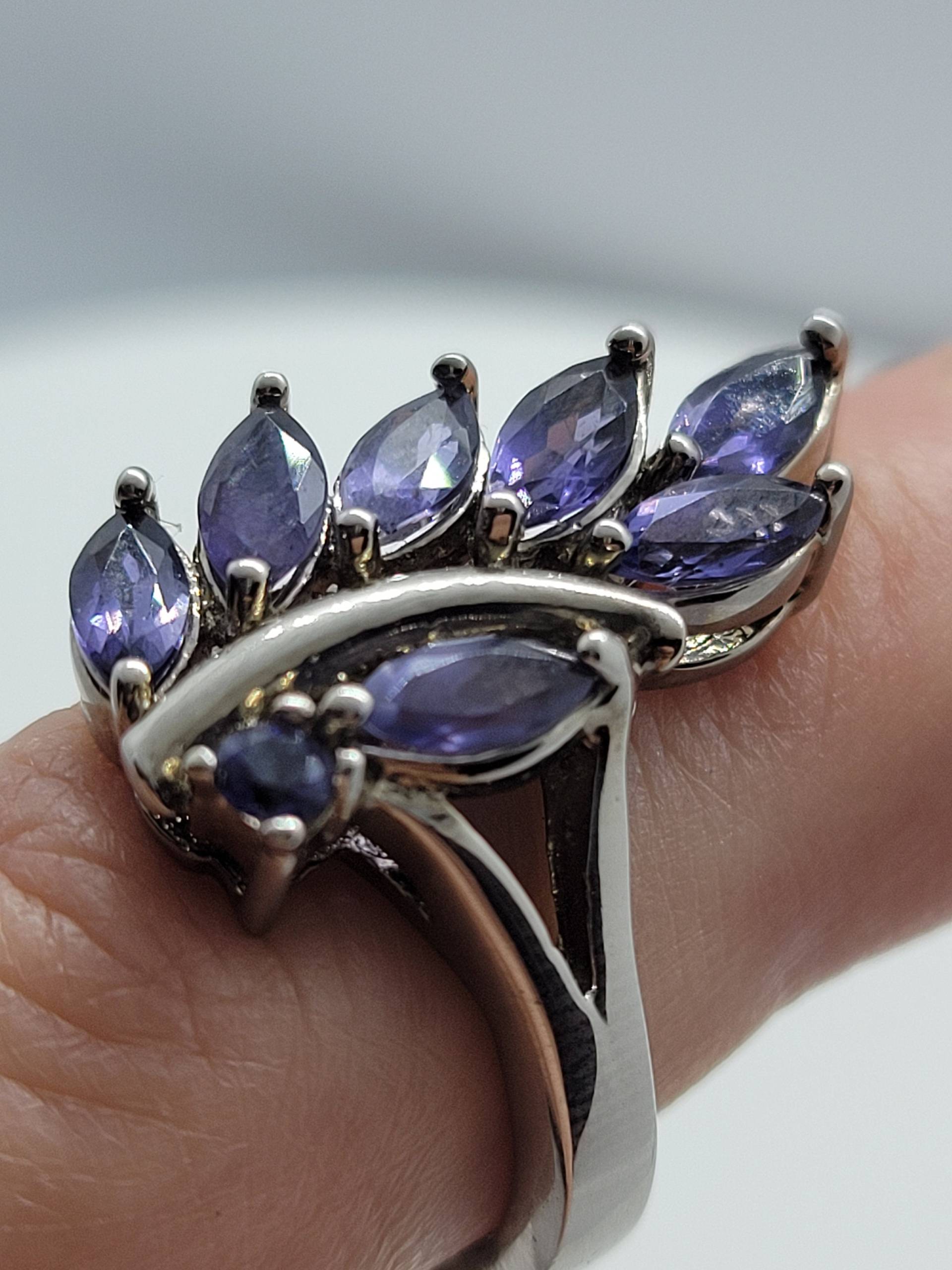 Vintage Blauer Iolith Ring in 925 Sterling Silber Florale Kulisse von NemesisJewelryNYC