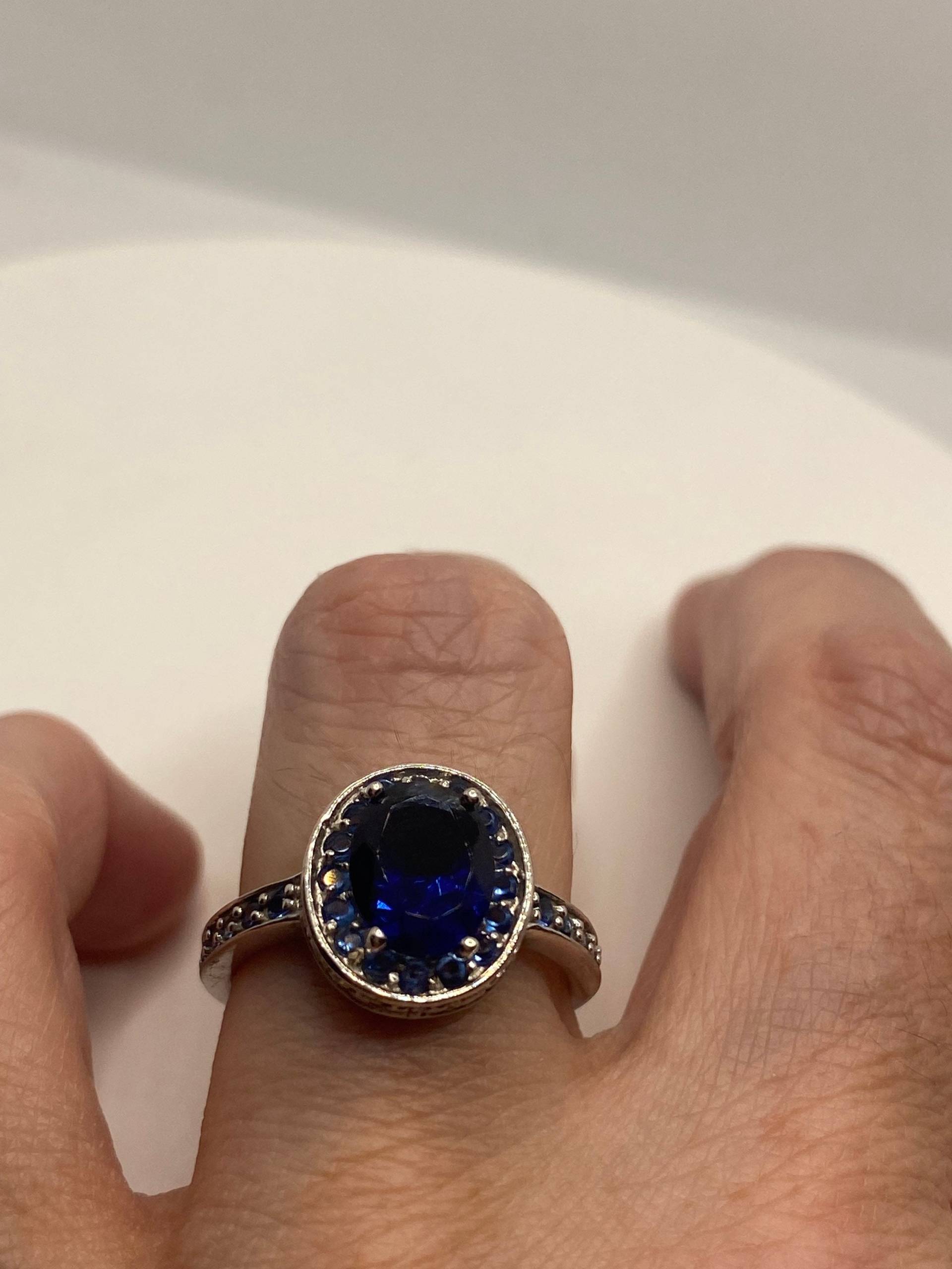 Vintage Blauer Saphir 925 Sterling Silber Ring Größe 7 Vintage Blauer Saphir 925 Sterling Silber Ring Größe 7 von NemesisJewelryNYC