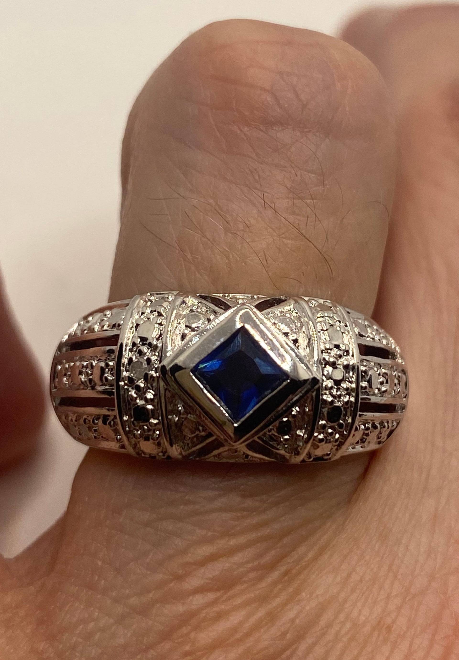 Vintage Blauer Saphir 925 Sterling Silber Ring Größe 7 Vintage Blauer Saphir 925 Sterling Silber Ring Größe 7 von NemesisJewelryNYC