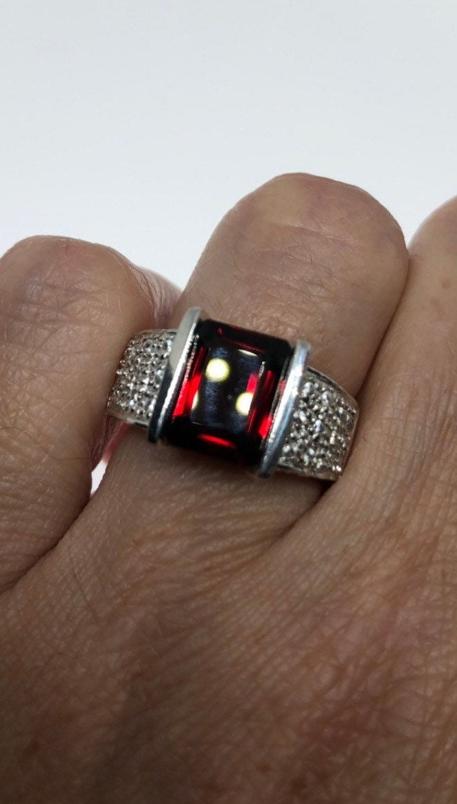 Vintage Boho Granat Ring 925 Sterling Silber Weißer Saphir Cocktail Statement von NemesisJewelryNYC
