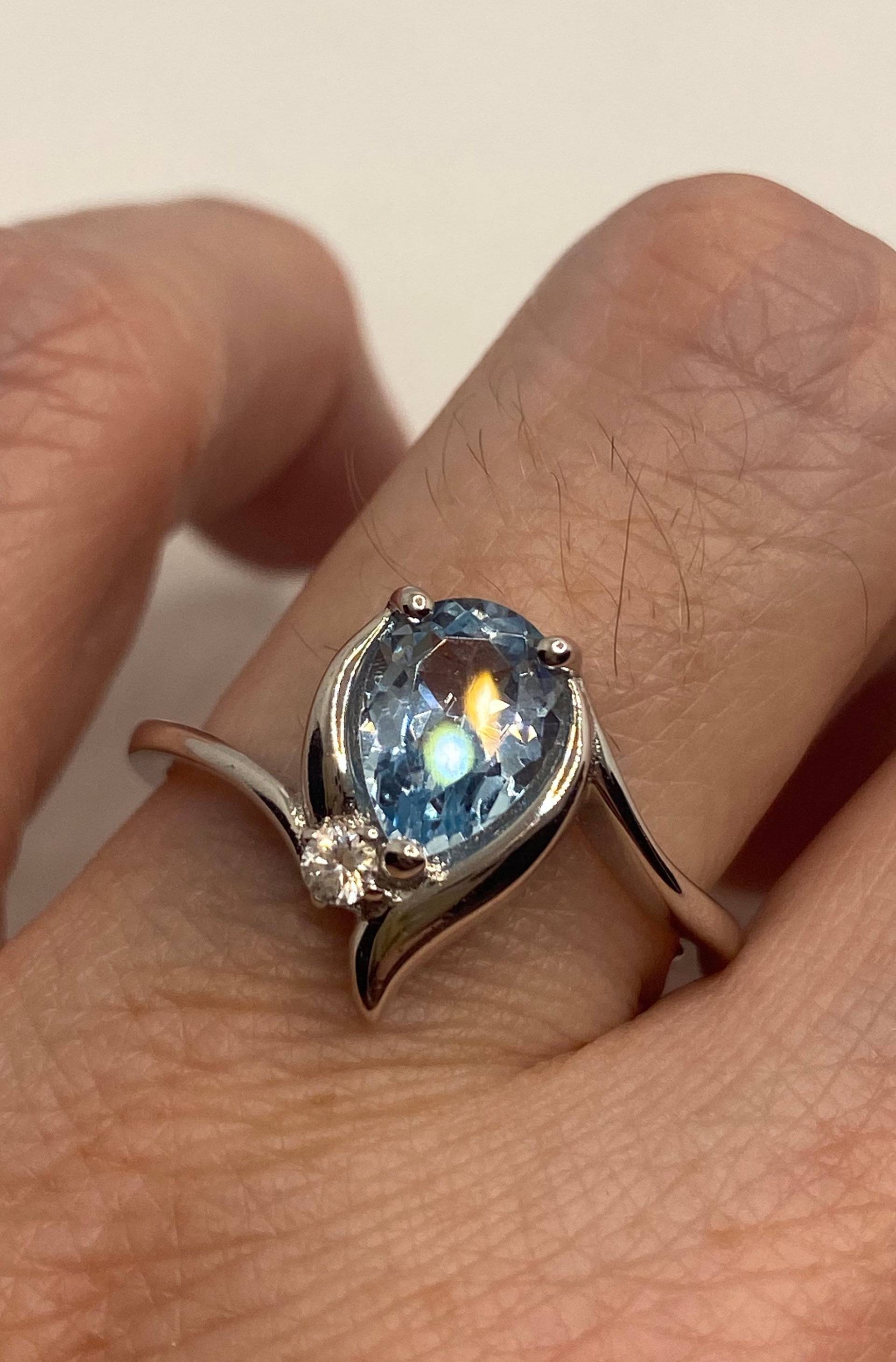 Vintage Echte Blaue Topas 925 Sterling Silber Ring Größe 8 Vintage Echte Blaue Topas 925 Sterling Silber Ring Größe 8 von NemesisJewelryNYC