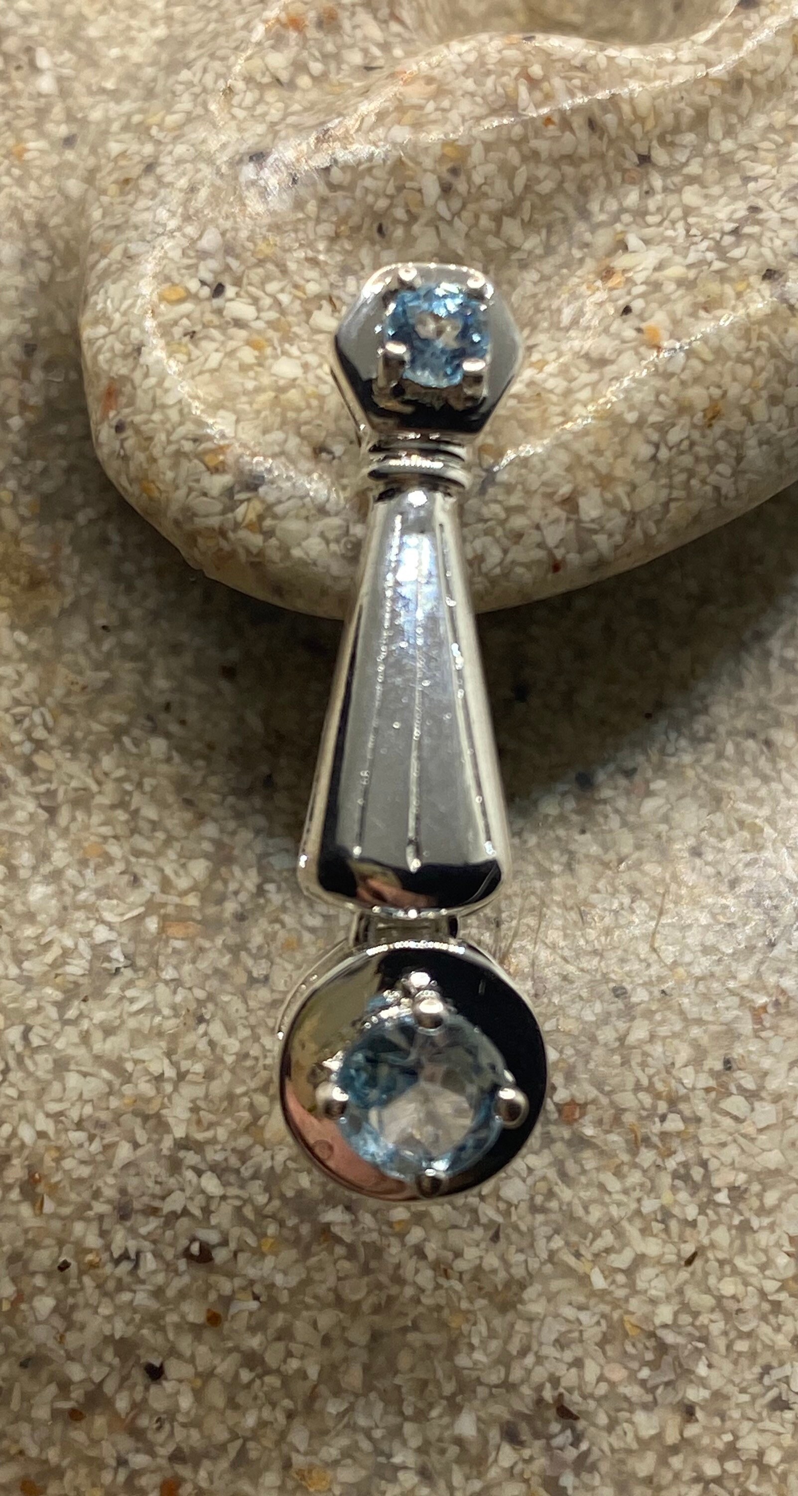 Vintage Echte Blautopas Edelstein 925 Sterling Silber Ohrringe Vintage Echte Blautopas Edelstein 925 Sterling Silber Ohrringe von NemesisJewelryNYC