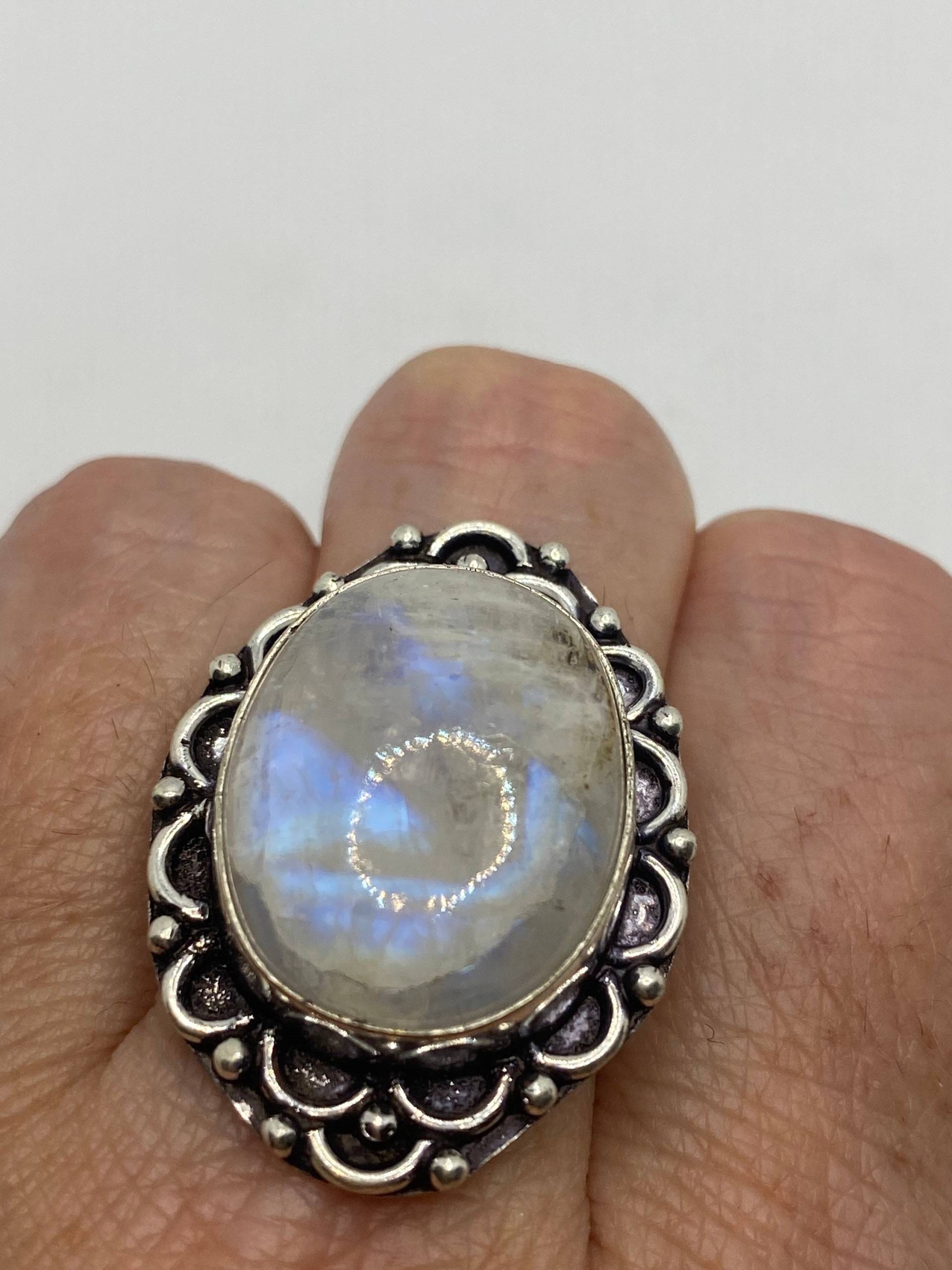 Vintage Echter Blau Weiß Regenbogen Mondstein Ring von NemesisJewelryNYC