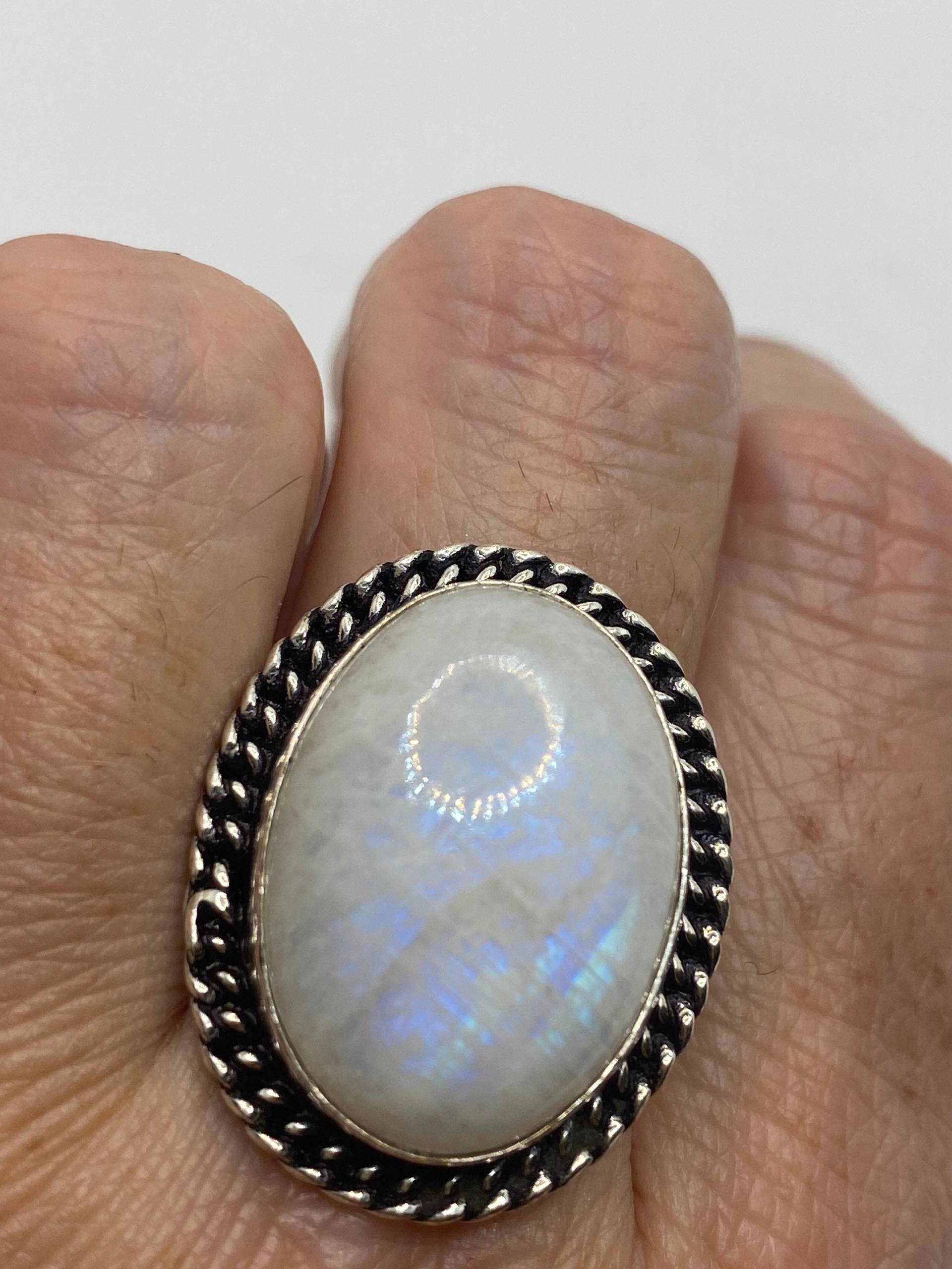 Vintage Echter Blau Weiß Regenbogen Mondstein Ring von NemesisJewelryNYC