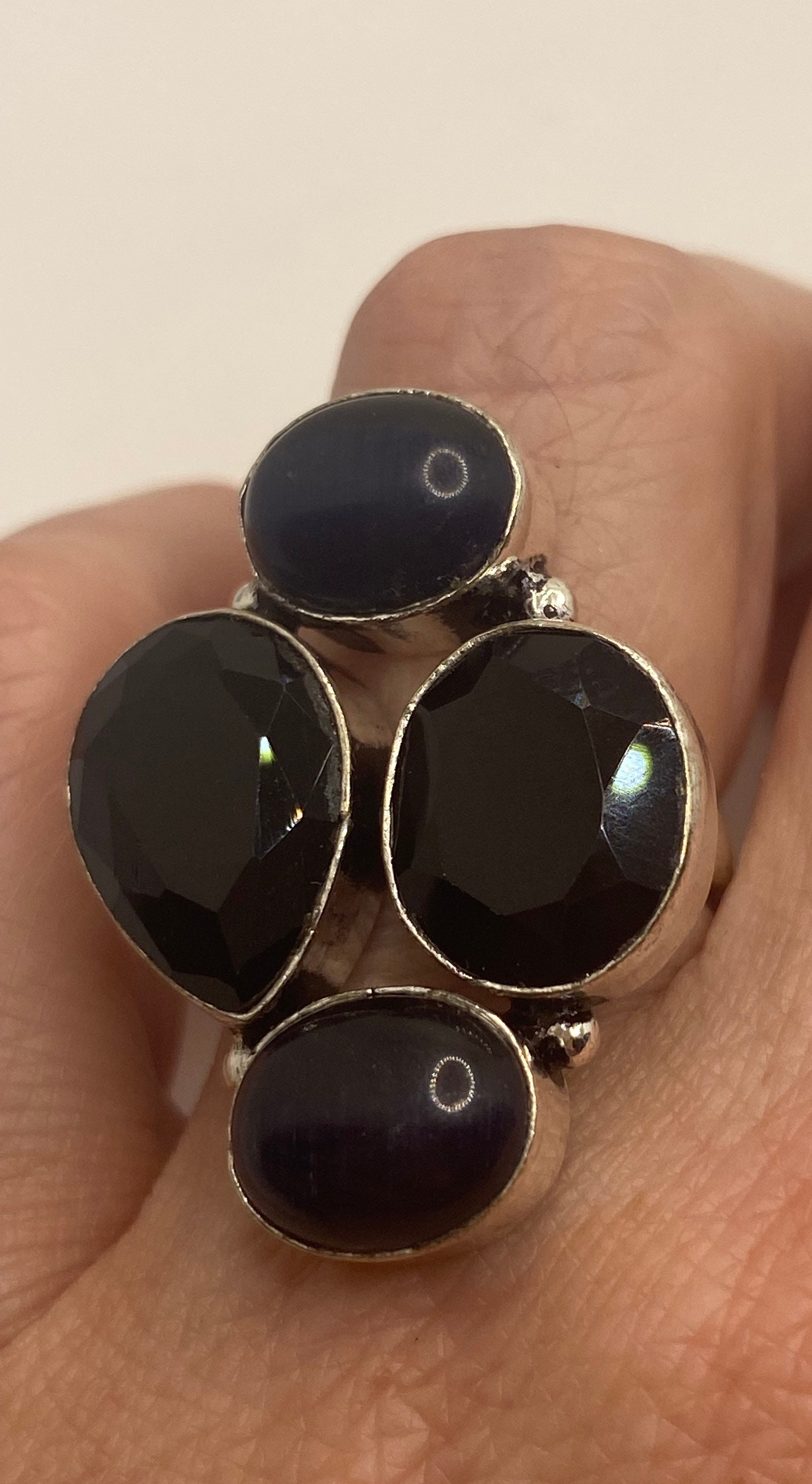 Vintage Facettierte Schwarze Onyx Katzen Auge Silber Ring Größe 6 von NemesisJewelryNYC