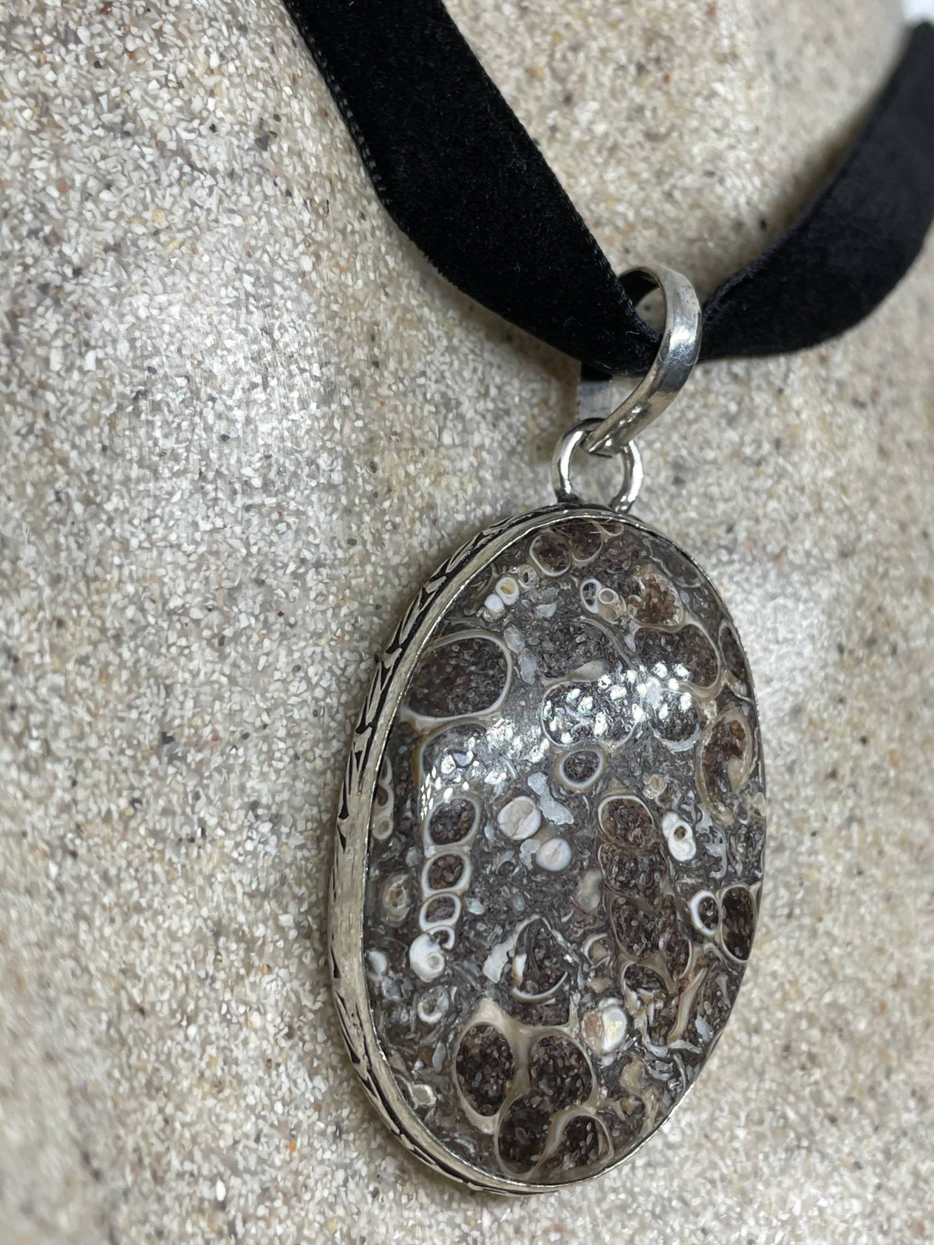Vintage Fossilien Achat Halskette von NemesisJewelryNYC