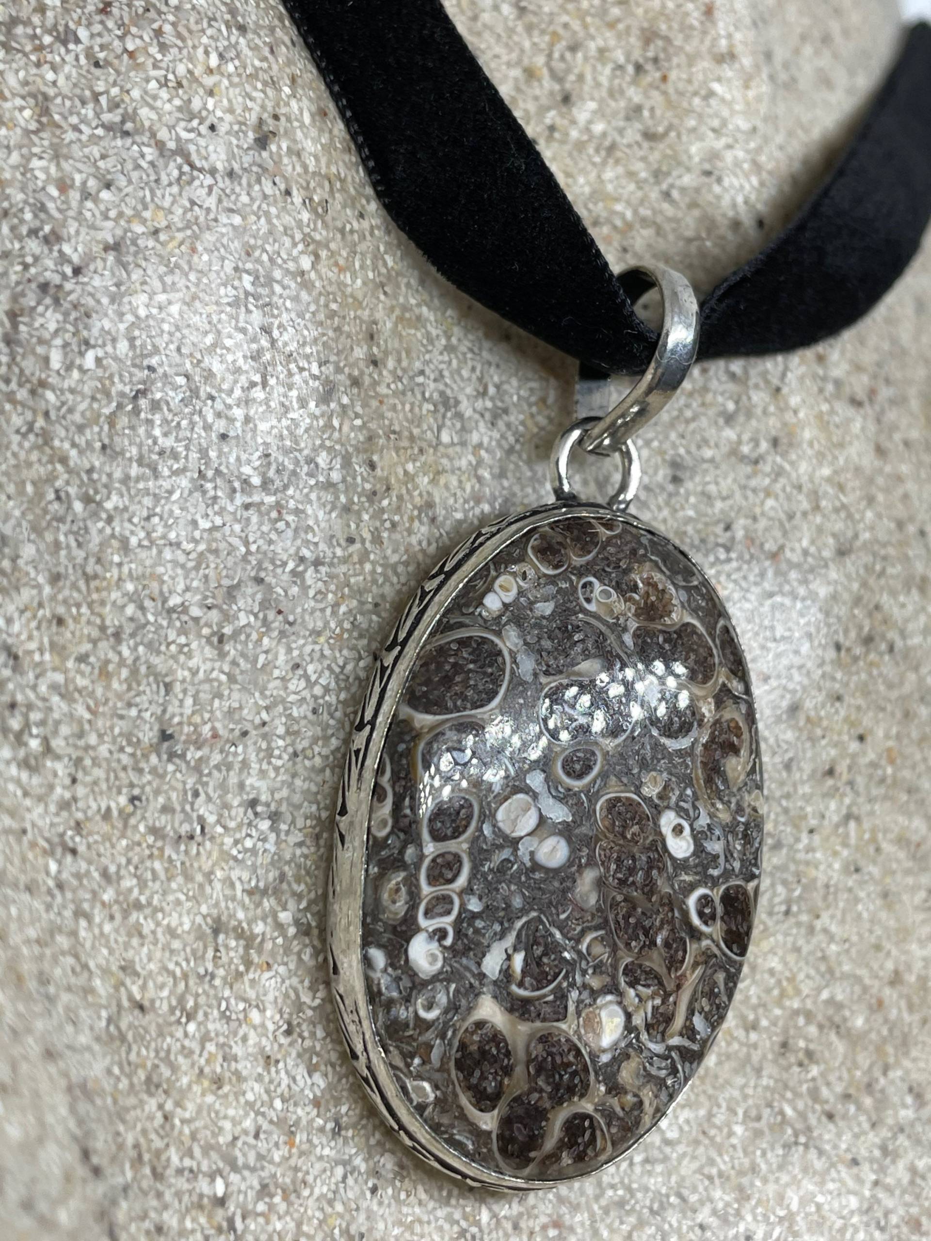 Vintage Fossil Achat Silber Finish Halskette von NemesisJewelryNYC