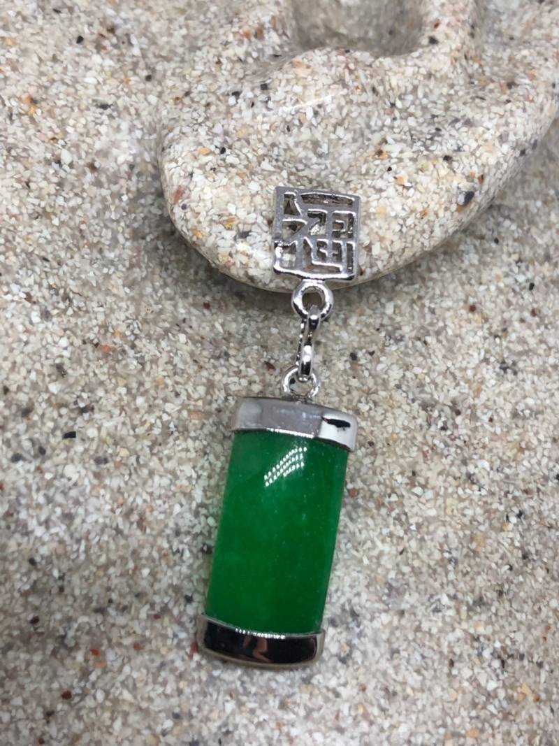 Vintage Fun Grün Jade Edelstein Silber Bronze Ohrringe von NemesisJewelryNYC