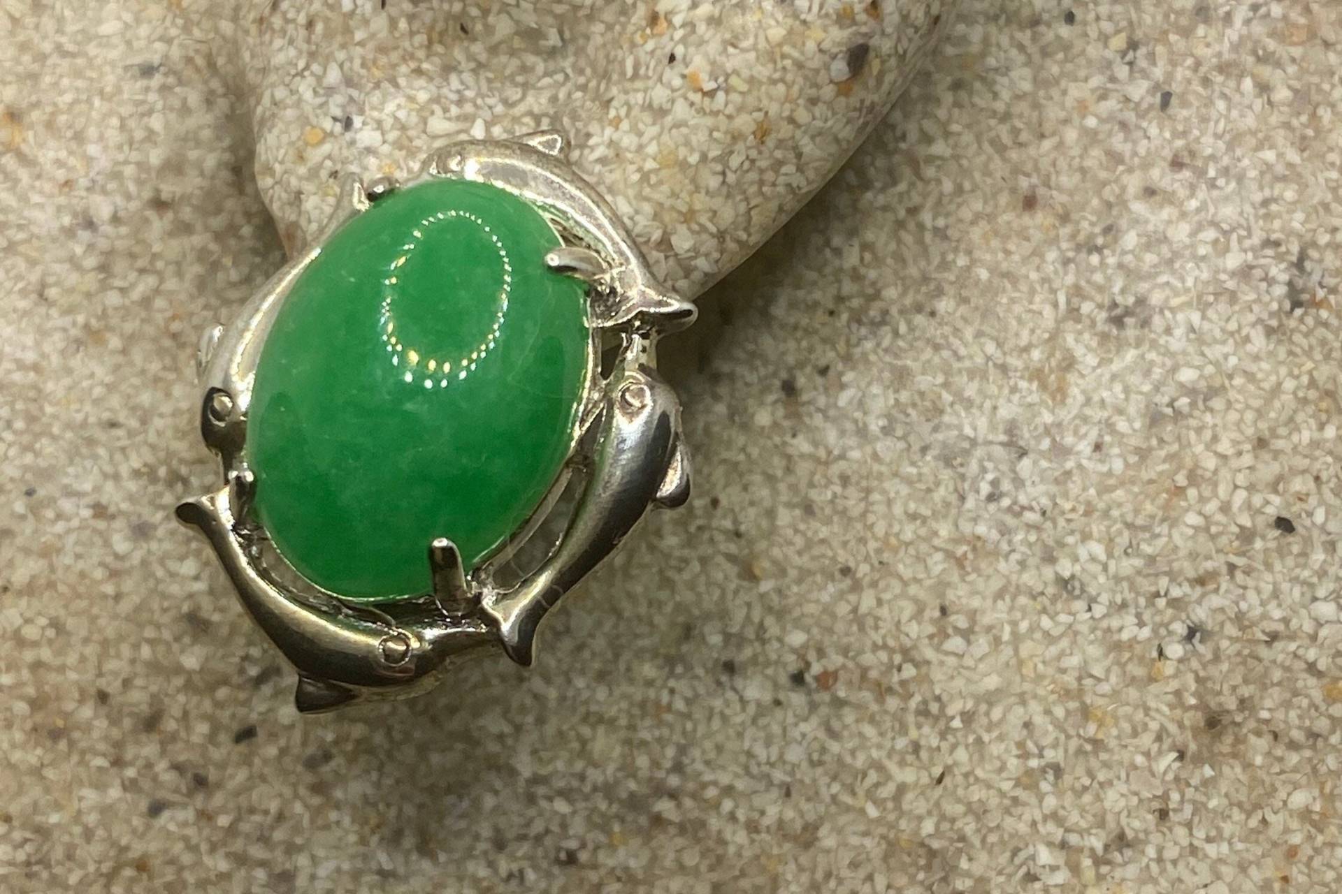 Vintage Fun Grüne Jade Delfin 925 Sterling Silber Ohrringe von NemesisJewelryNYC