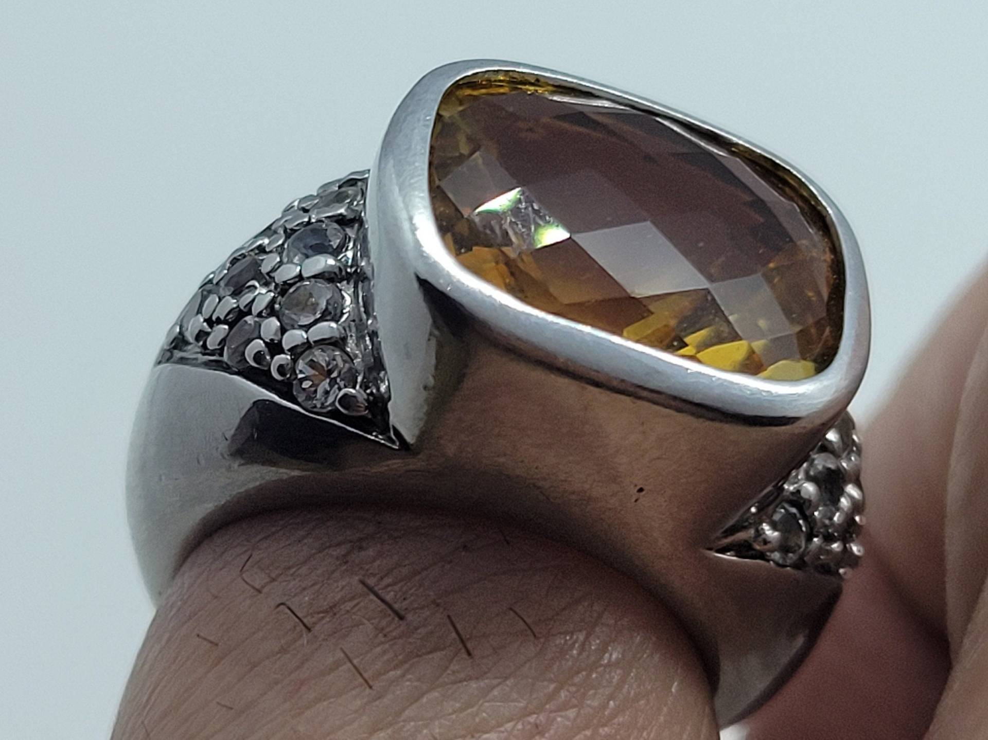 Vintage Gelber Citrin Und Weißer Saphir Statement Ring Aus 925 Sterling Silber Mit 14K Gold Akzent Vintage Gelber Citrin Und Weißer Saphir Statement Ring Aus 925 Sterling Silber Mit 14K Gold Akzent von NemesisJewelryNYC