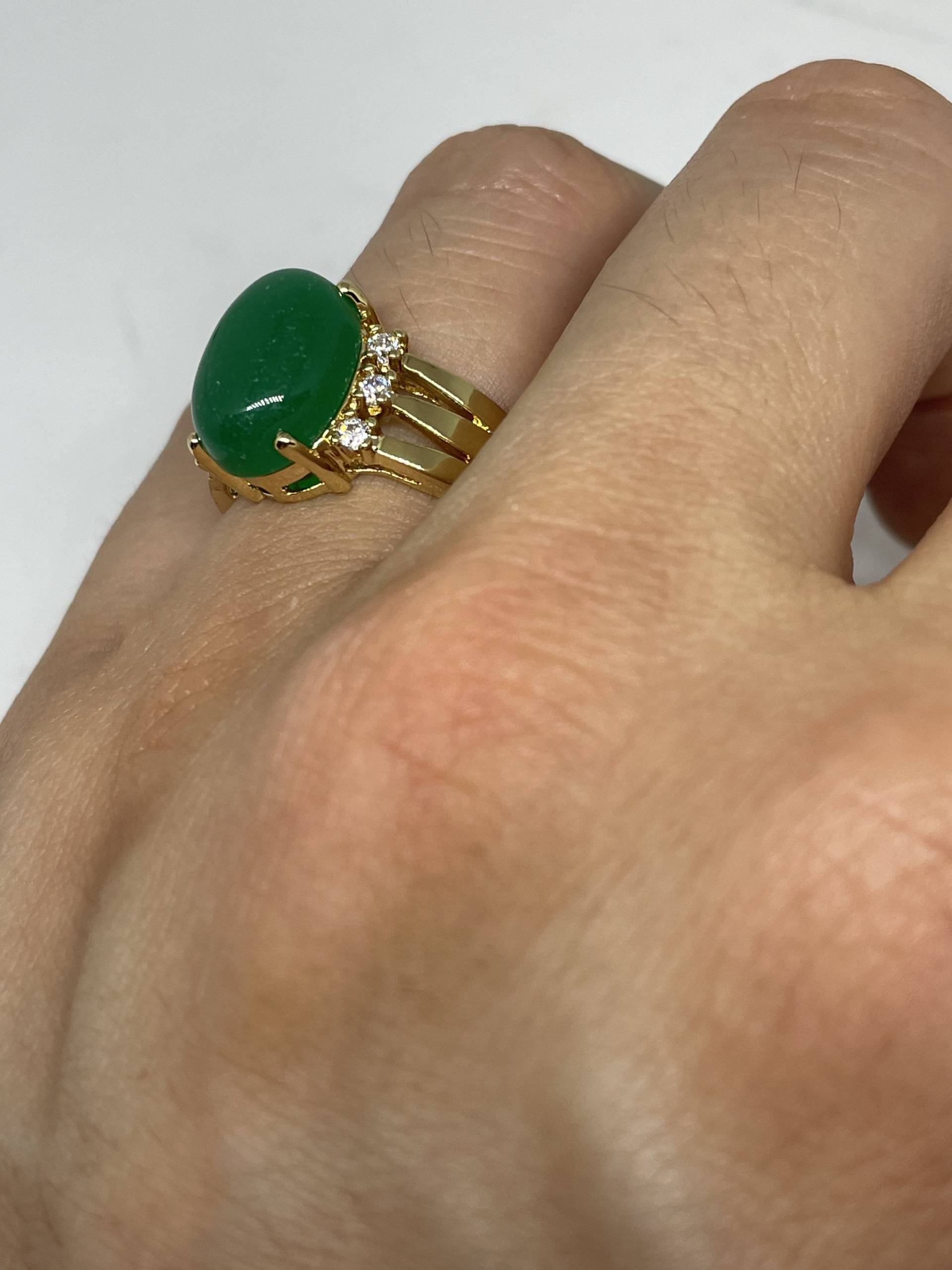 Vintage Glück Grün Nephrit Jade Vergoldet Cocktail Ring von NemesisJewelryNYC