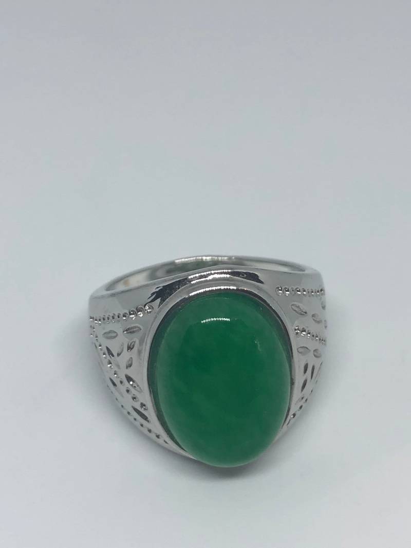 Vintage Glück Grüner Nephrit Jade Ring von NemesisJewelryNYC