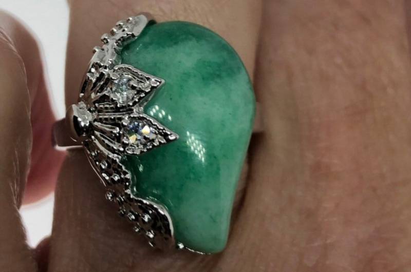 Vintage Glück Grüner Nephrit Jade Ring von NemesisJewelryNYC