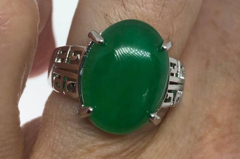 Vintage Glück Grüner Nephrit Jade Ring von NemesisJewelryNYC