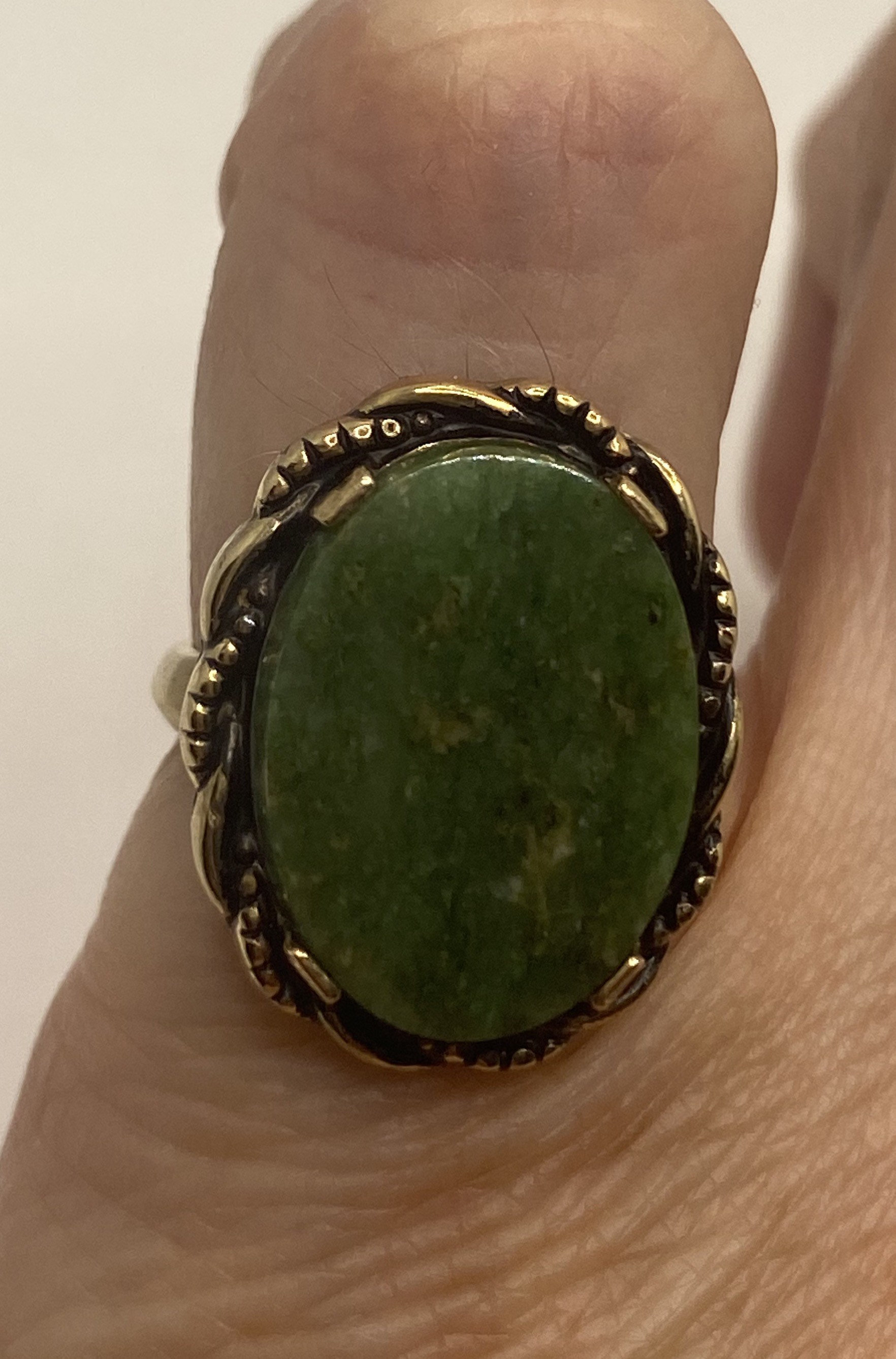 Vintage Glücksgrüner Nephrit Jade Ring Gold Filled von NemesisJewelryNYC