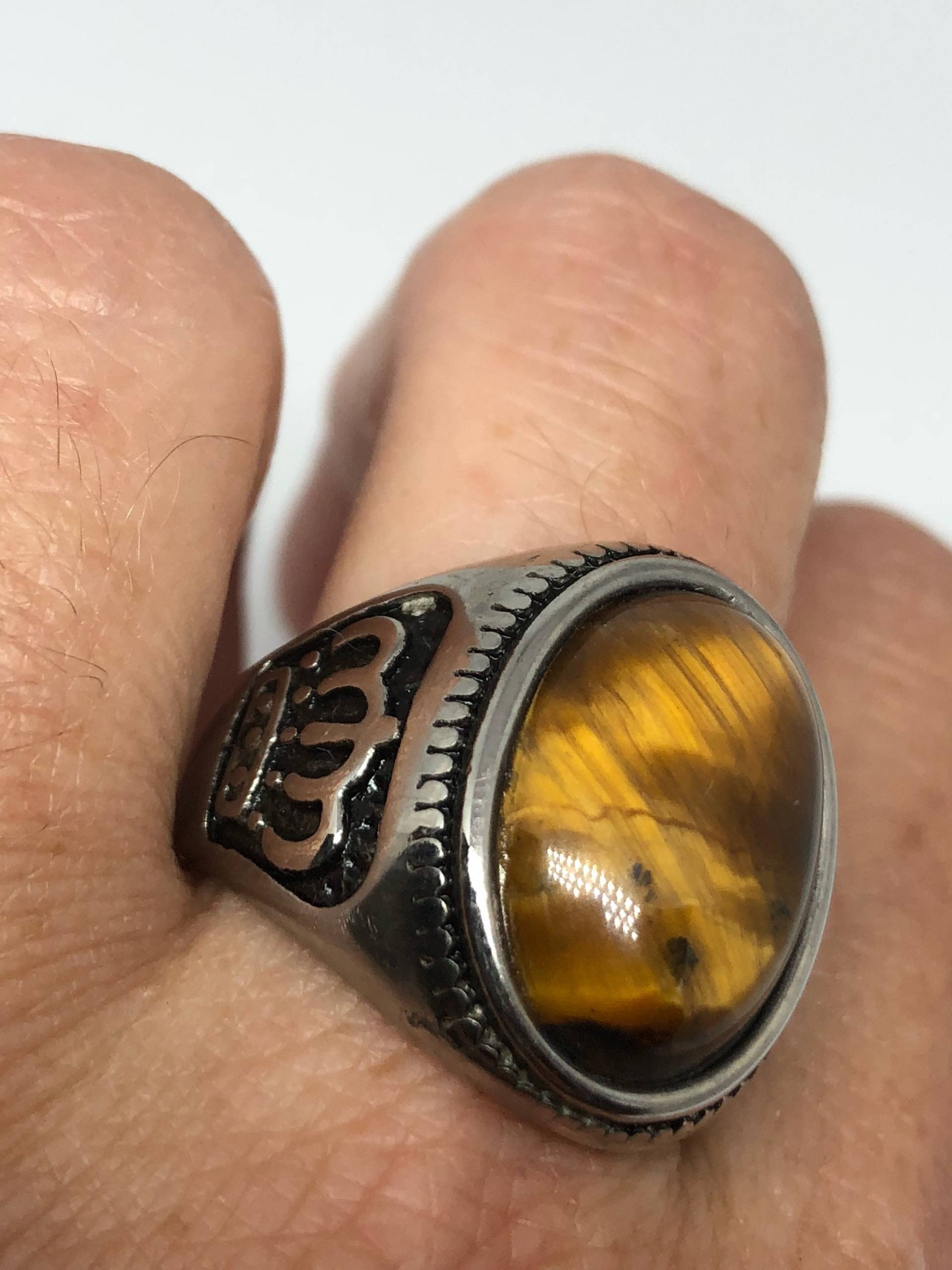 Vintage Gothic Gold Fertig Edelstahl Echte Tigerauge Kronenring von NemesisJewelryNYC