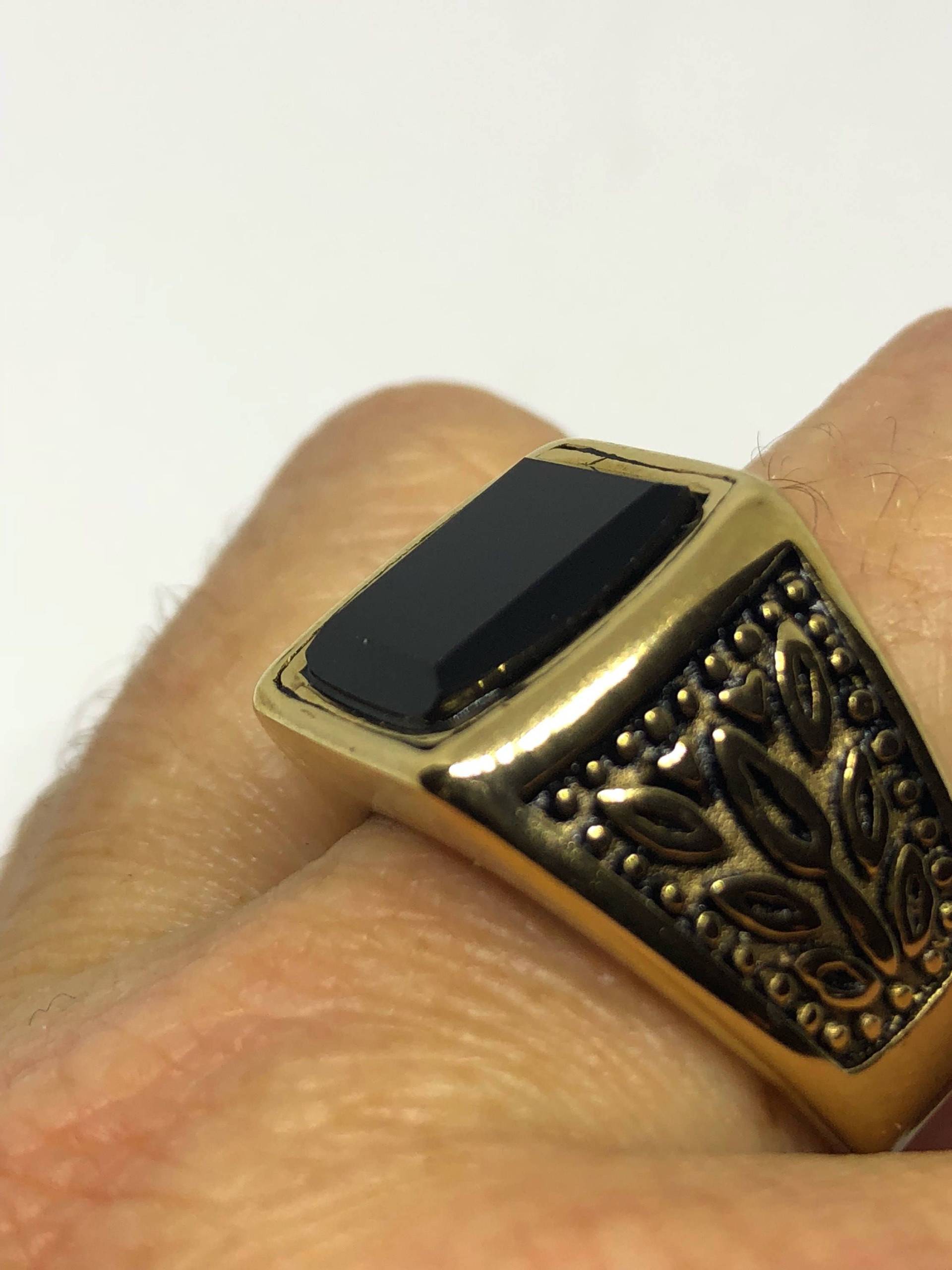 Vintage Gothic Gold Fertige Edelstahl Schwarzer Onyx Herrenring von NemesisJewelryNYC