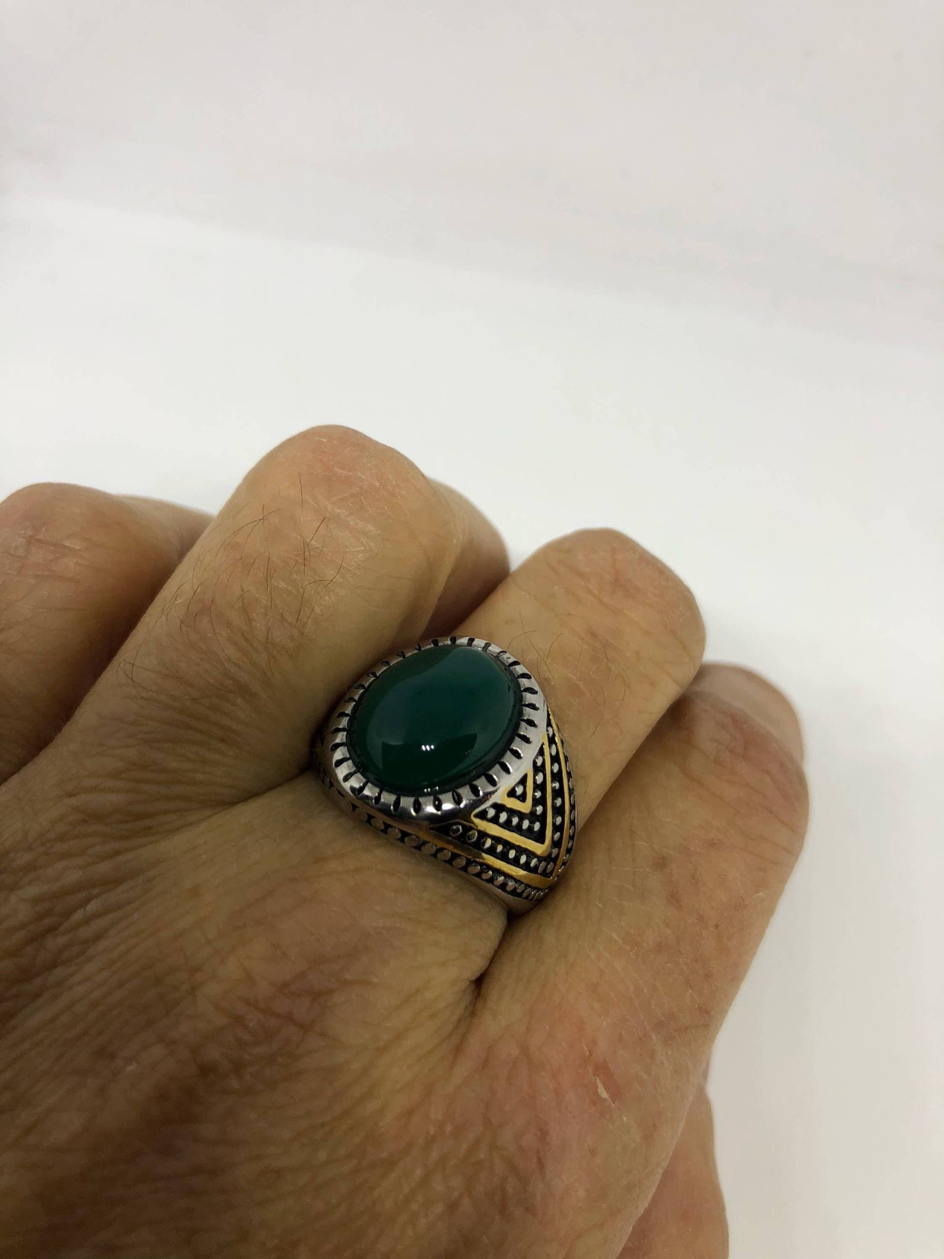 Vintage Gothic Gold Silber Edelstahl Herrenring Echter Grüner Onyx von NemesisJewelryNYC