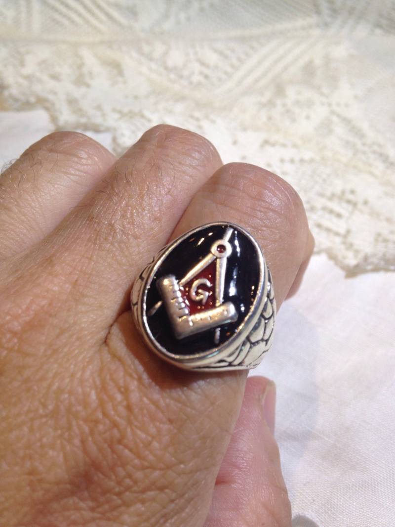 Vintage Gothic Rot Und Schwarz Emaille Free Mason G Herrenring von NemesisJewelryNYC