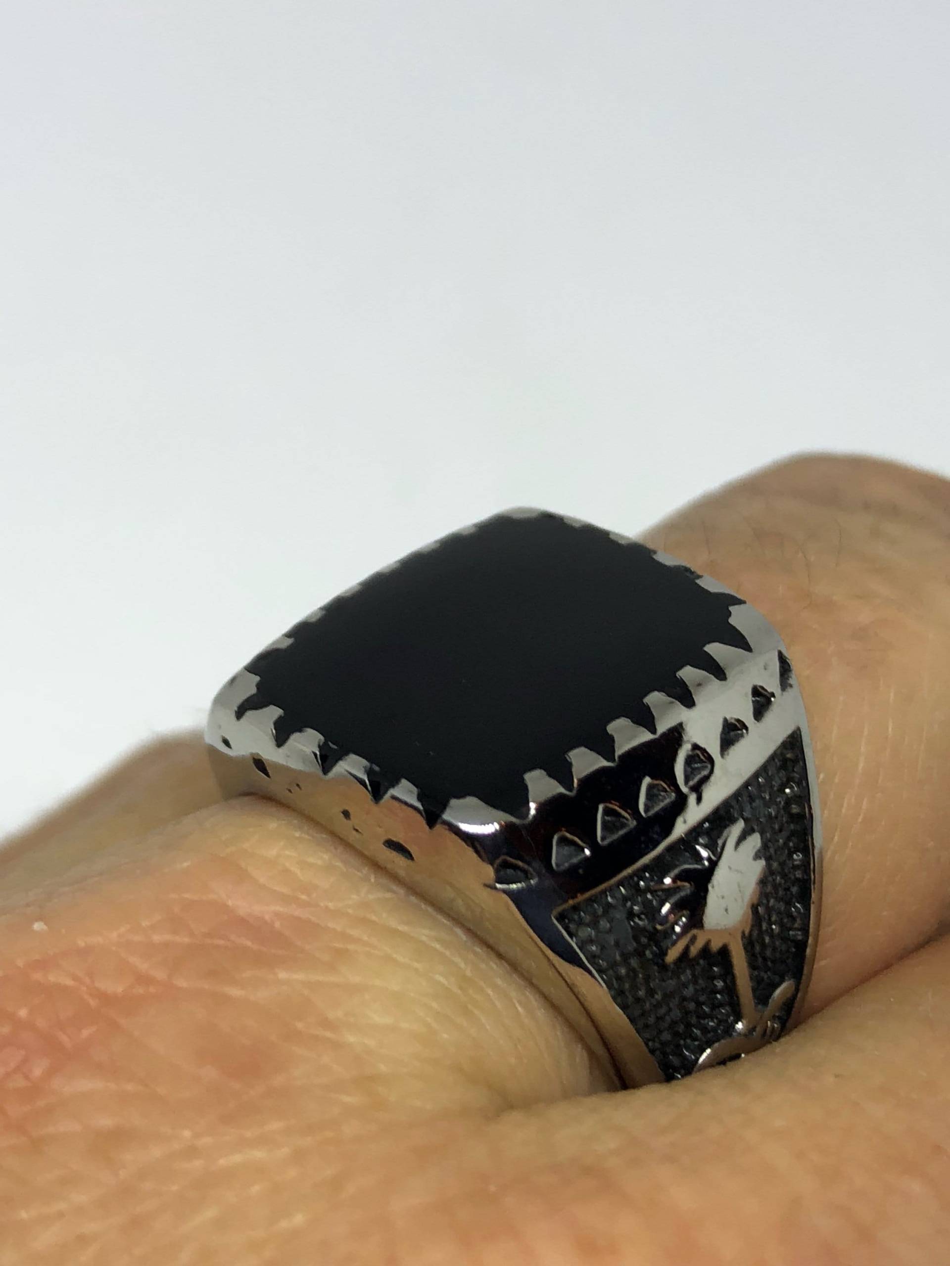 Vintage Gothic Schwarzer Onyx Edelstahl Herrenring von NemesisJewelryNYC