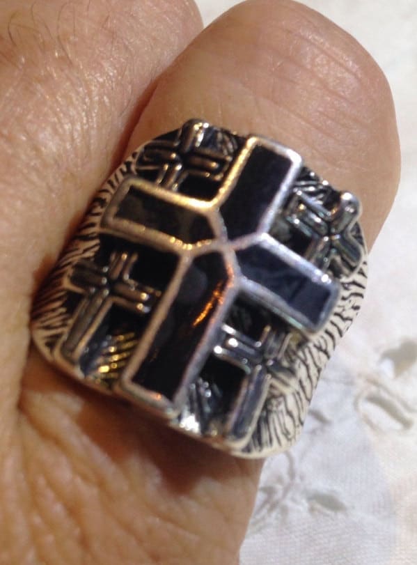 Vintage Gothic Schwarzer Onyx Inlay Kreuz Herrenring von NemesisJewelryNYC